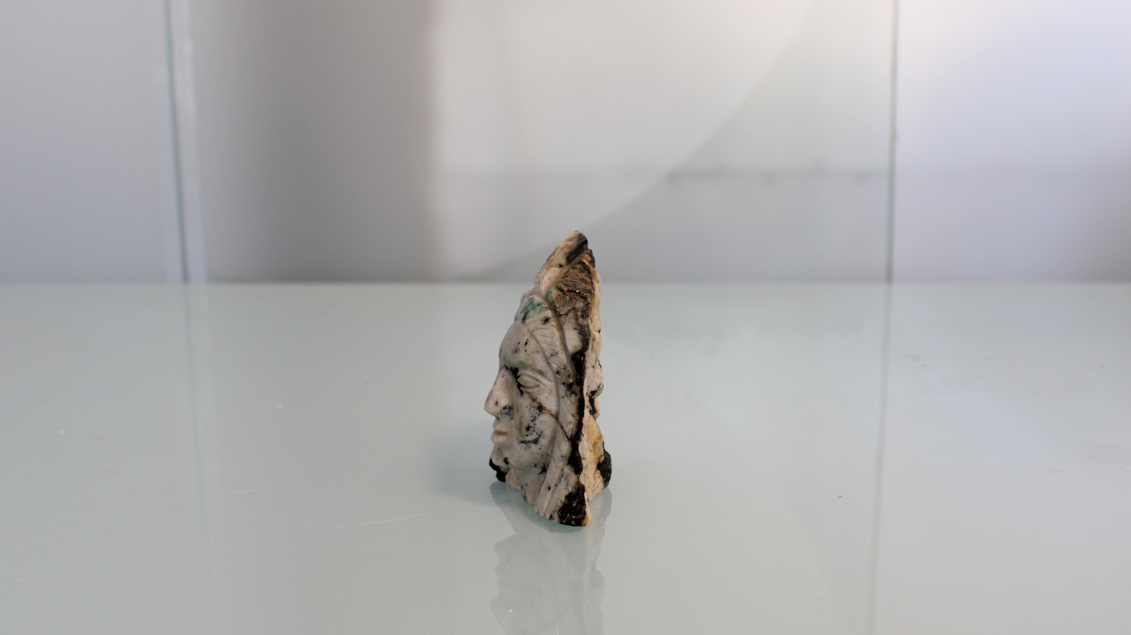 Female Face Sculpture in Emerald Canga – Handcrafted Work in Natural Stone