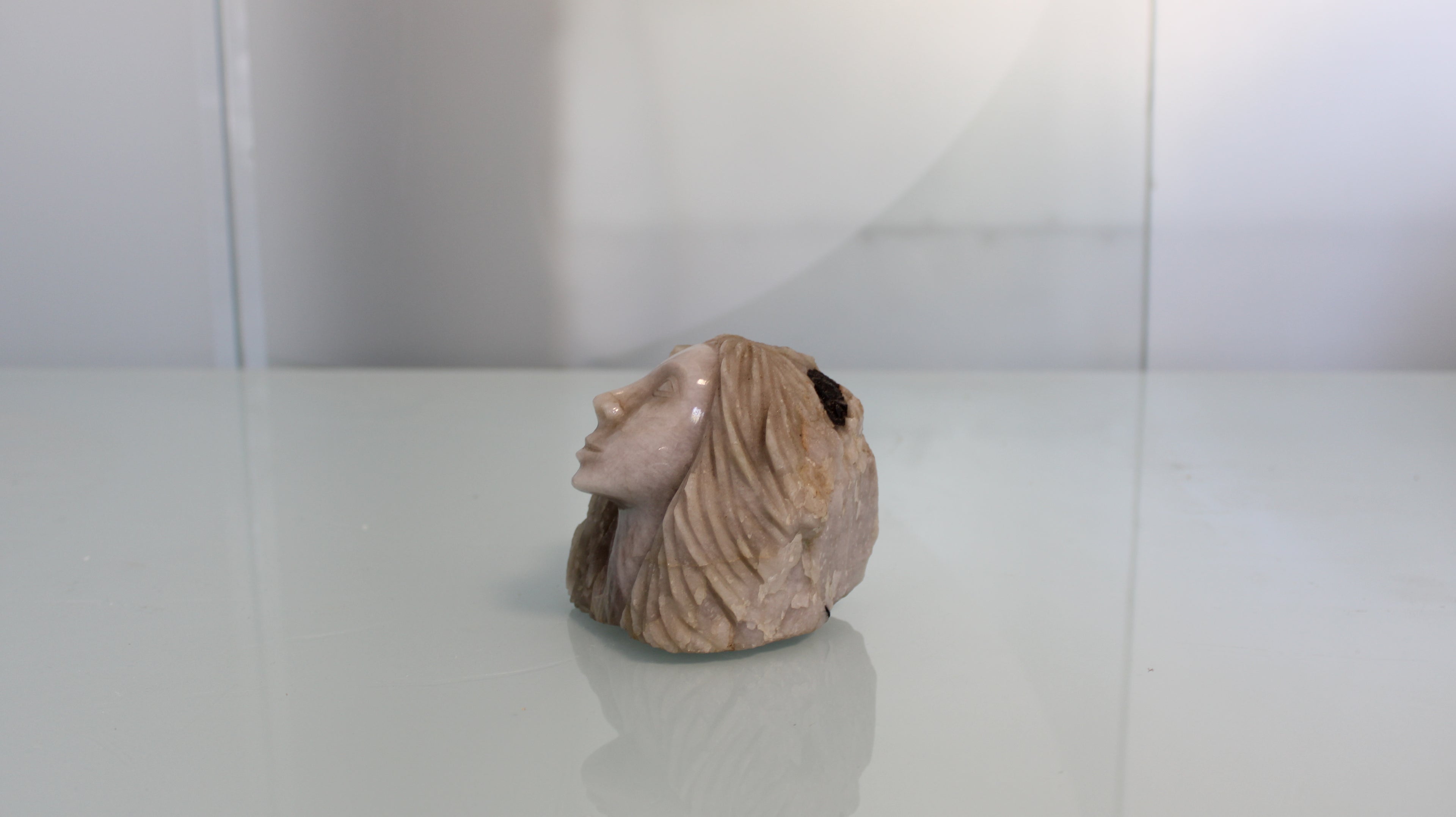 Female Face Sculpture in Emerald Canga – Handcrafted Work in Natural Stone