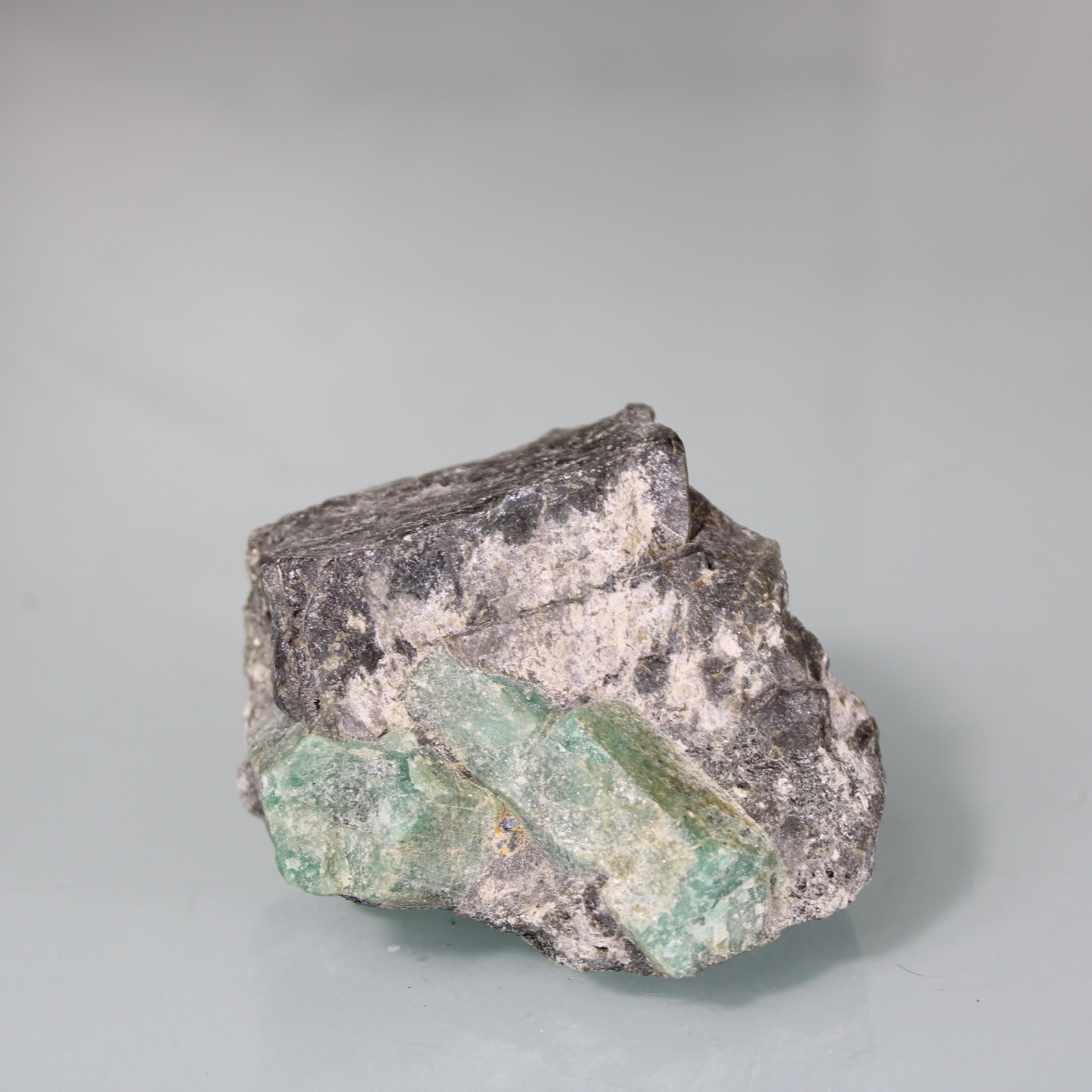Emerald Crystals in the Matrix – Crystalline Force in Dark Matrix