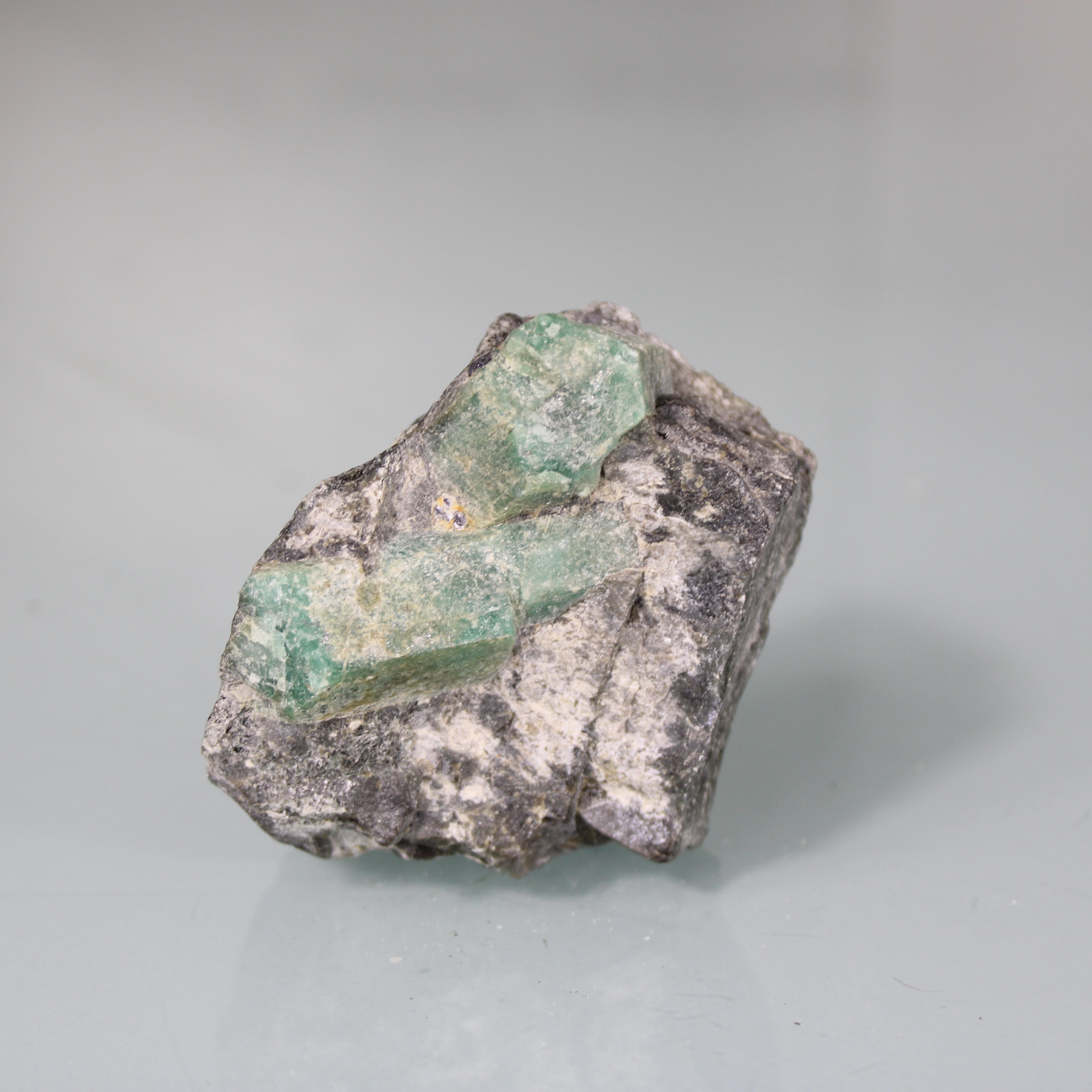Emerald Crystals in the Matrix – Crystalline Force in Dark Matrix