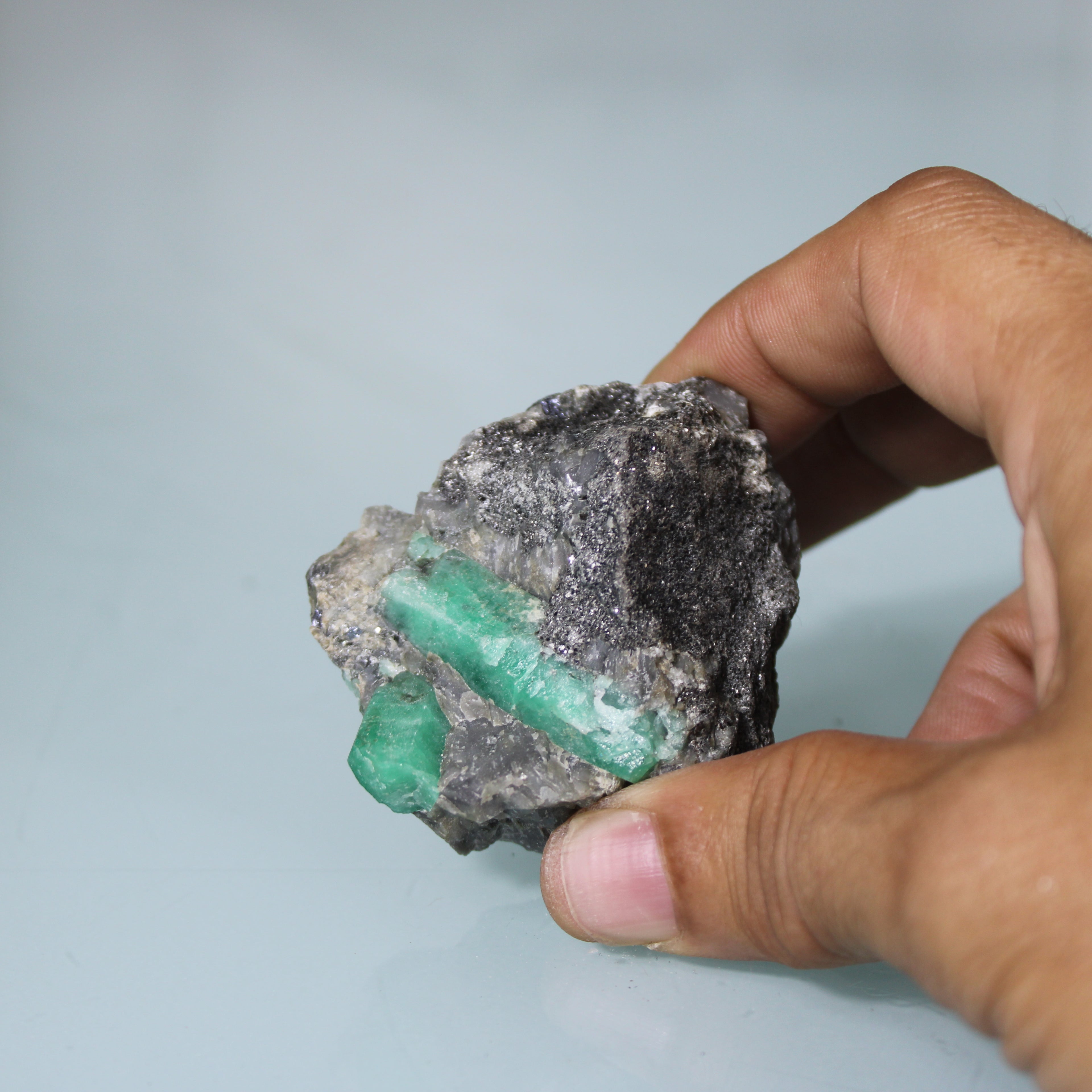 Emerald in the Matrix – Natural Crystal in Evidence