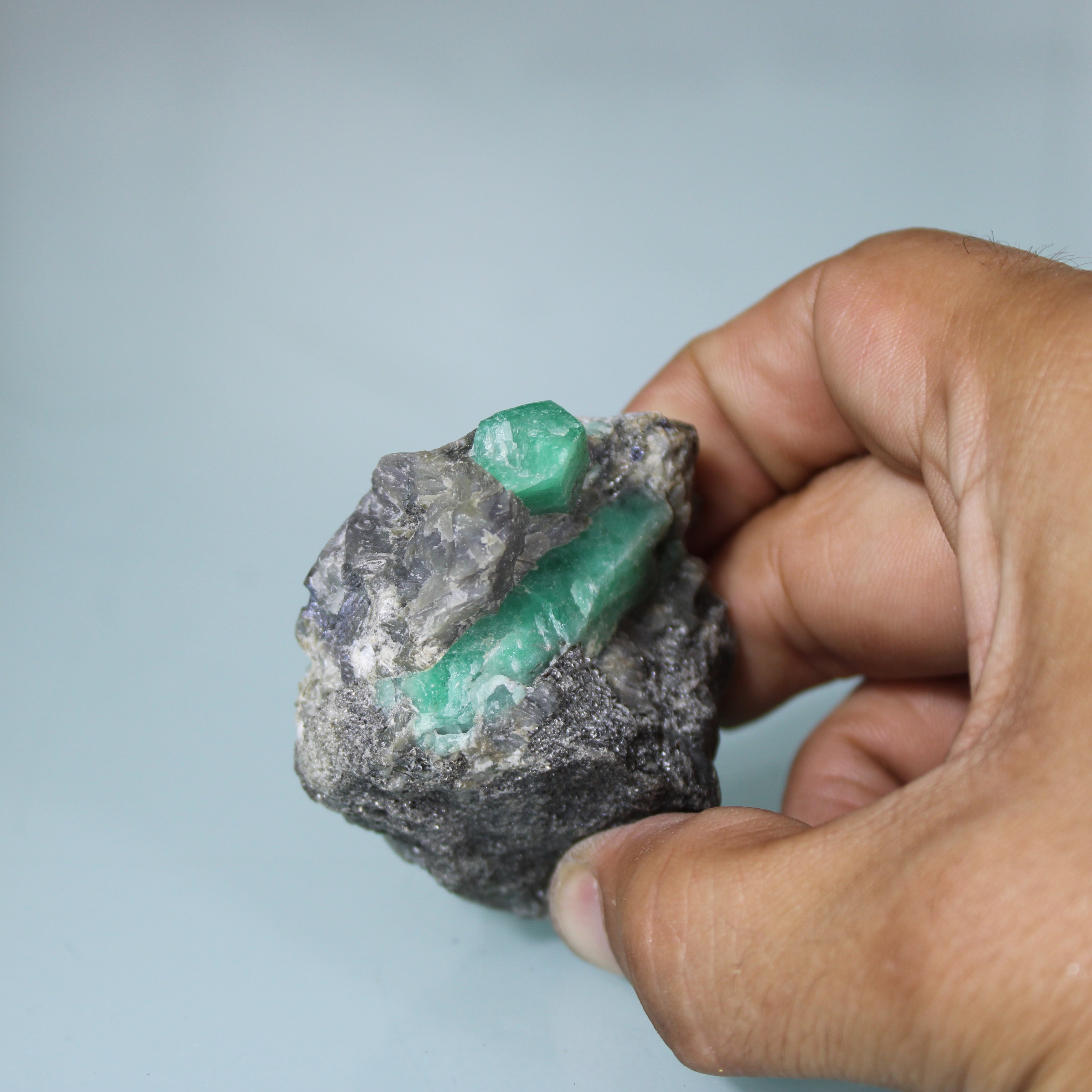 Emerald in the Matrix – Natural Crystal in Evidence