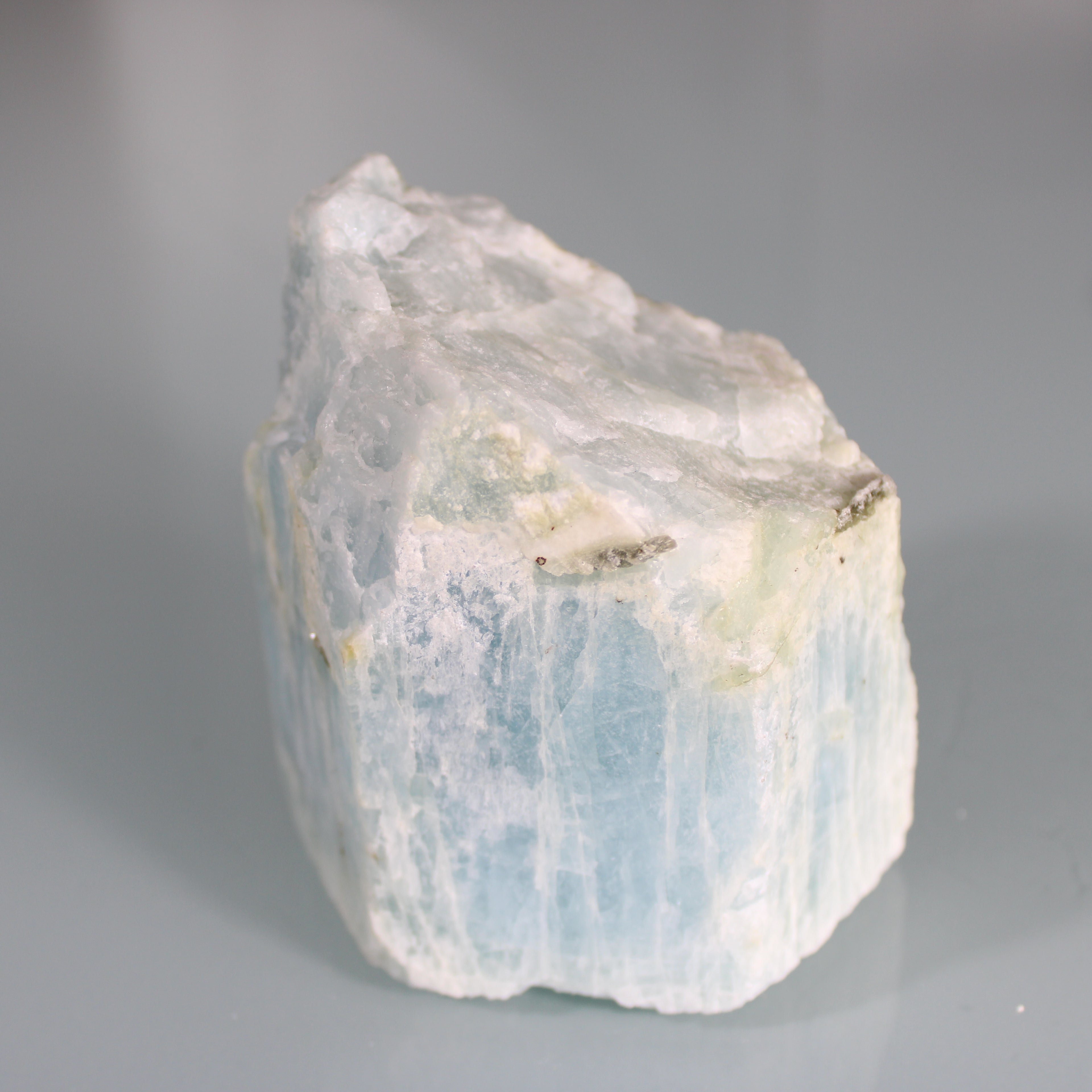 Cristal Bruto de Água-Marinha – Estrutura Natural e Energia Pura