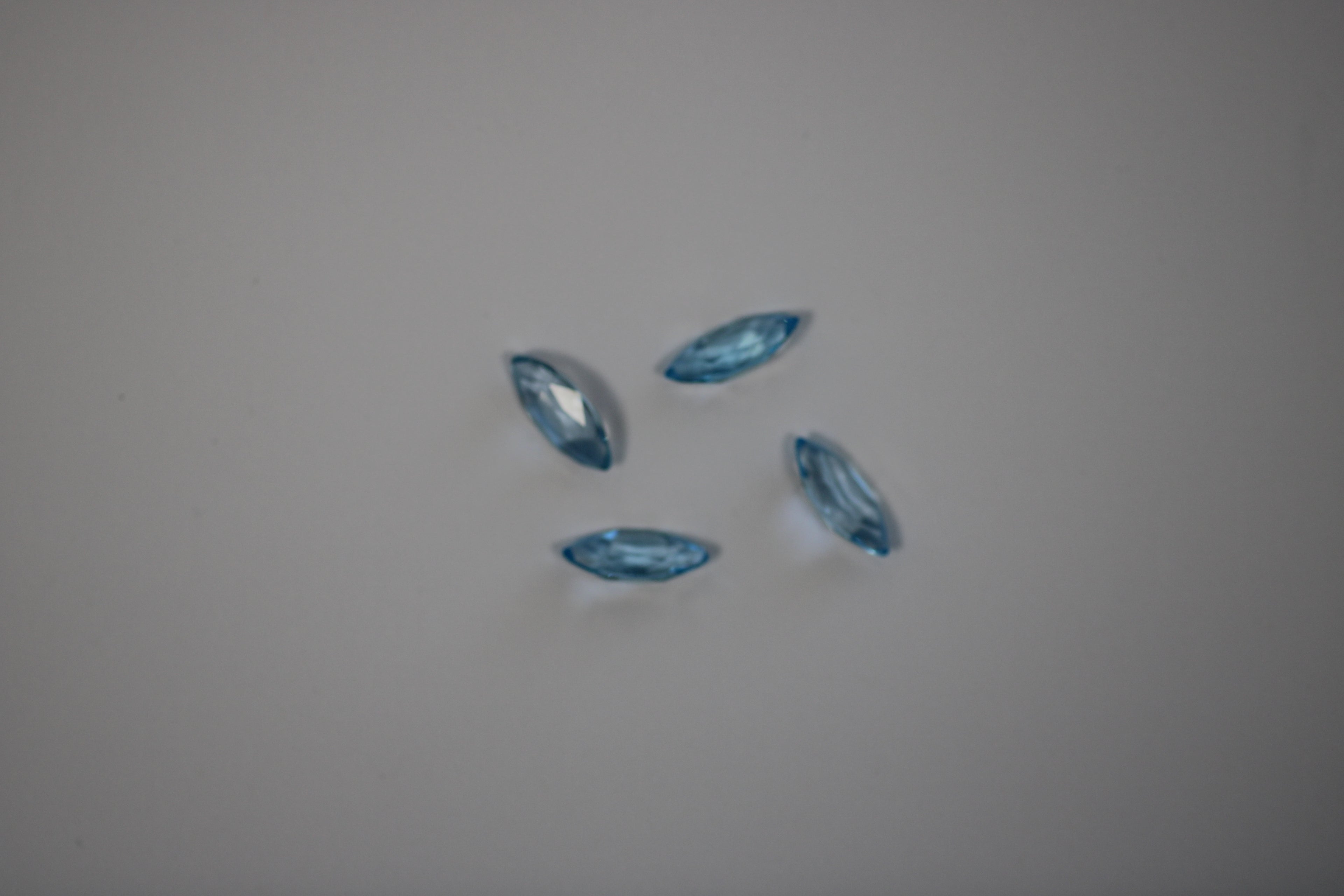 Topázio Navette Naturais 9 x 18,8 mm – Lote de 4 Unidades (27,35 ct)