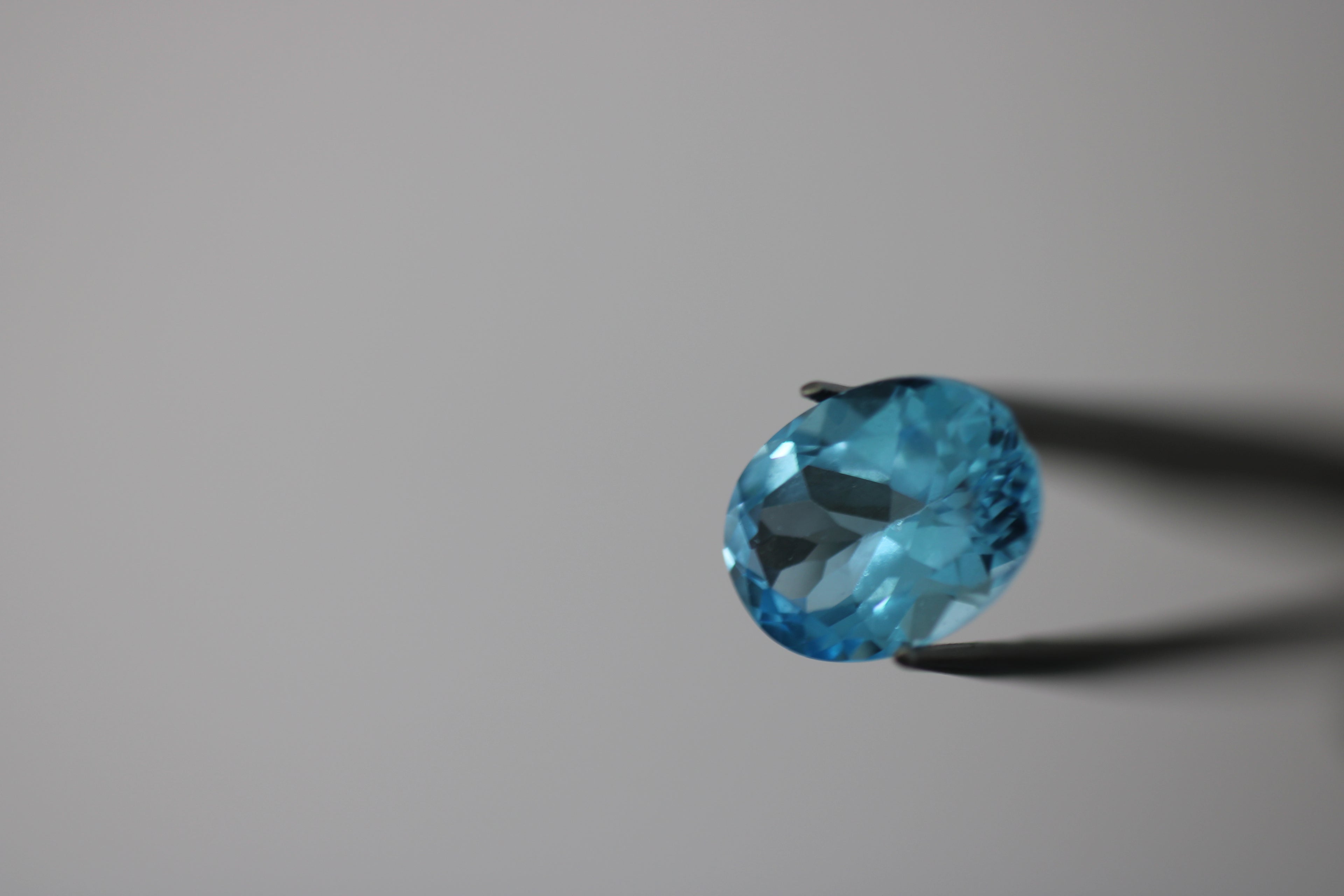Topázio Oval Azul Suisse 12 x 14 mm – 1 Unidade (10,68 ct)