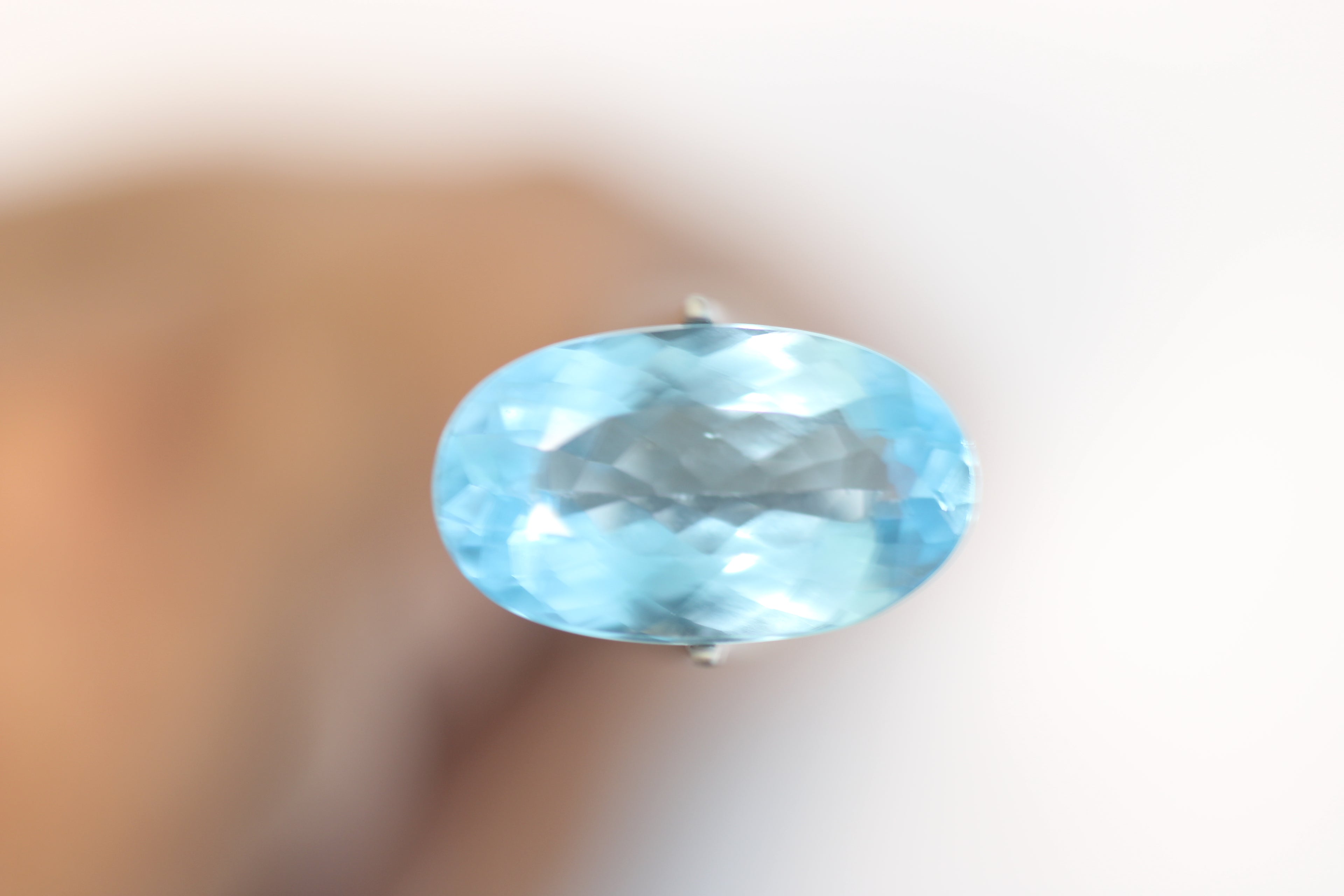 Topázio Oval Azul Suisse 13 x 22 mm – 1 Unidade (18,88 ct)