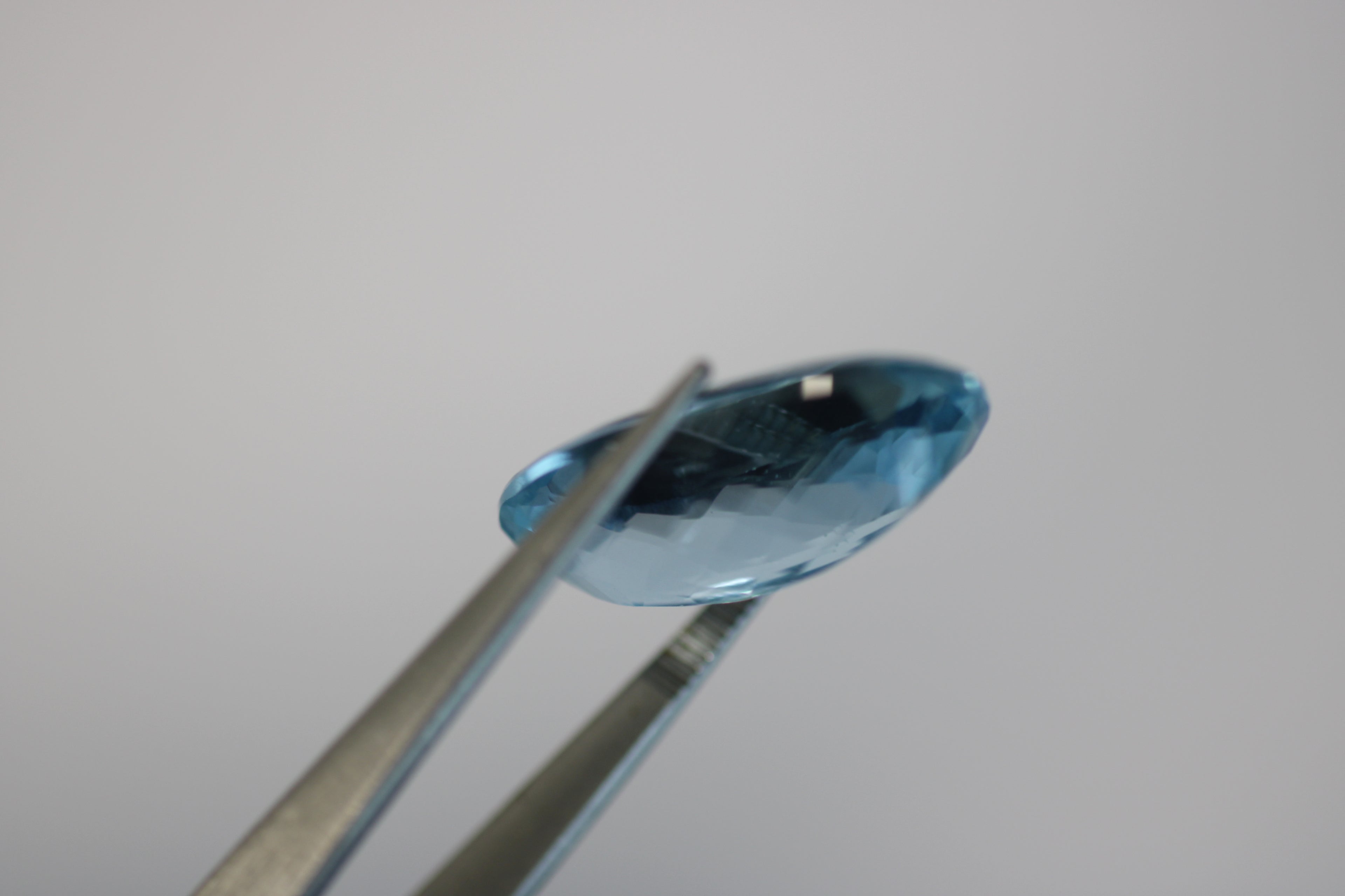 Topázio Oval Azul Suisse 12 x 14 mm – 1 Unidade (10,68 ct)