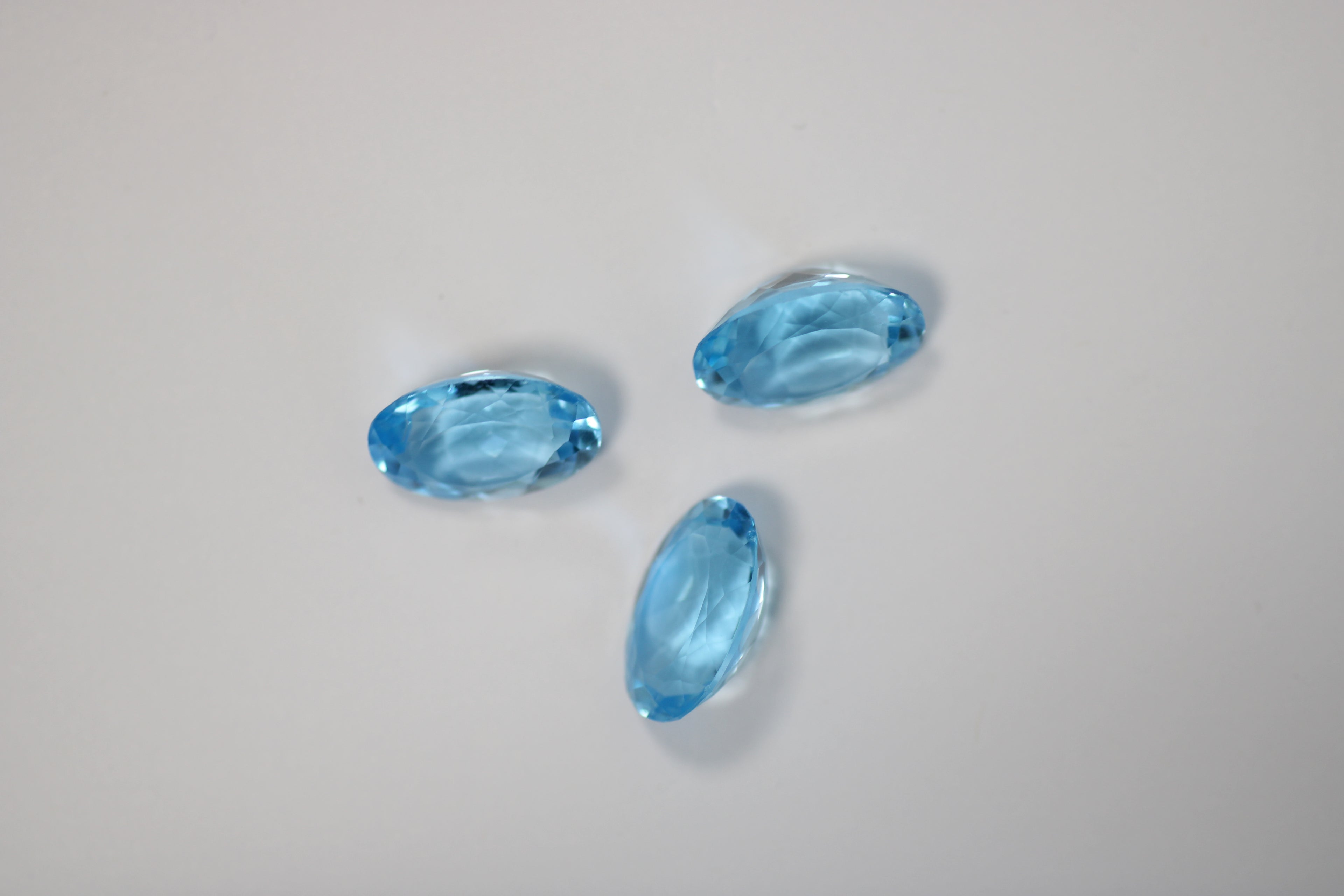 Topázios Ovais Azul Suisse 13 x 18 mm – Lote de 3 Unidades (45,10 ct)