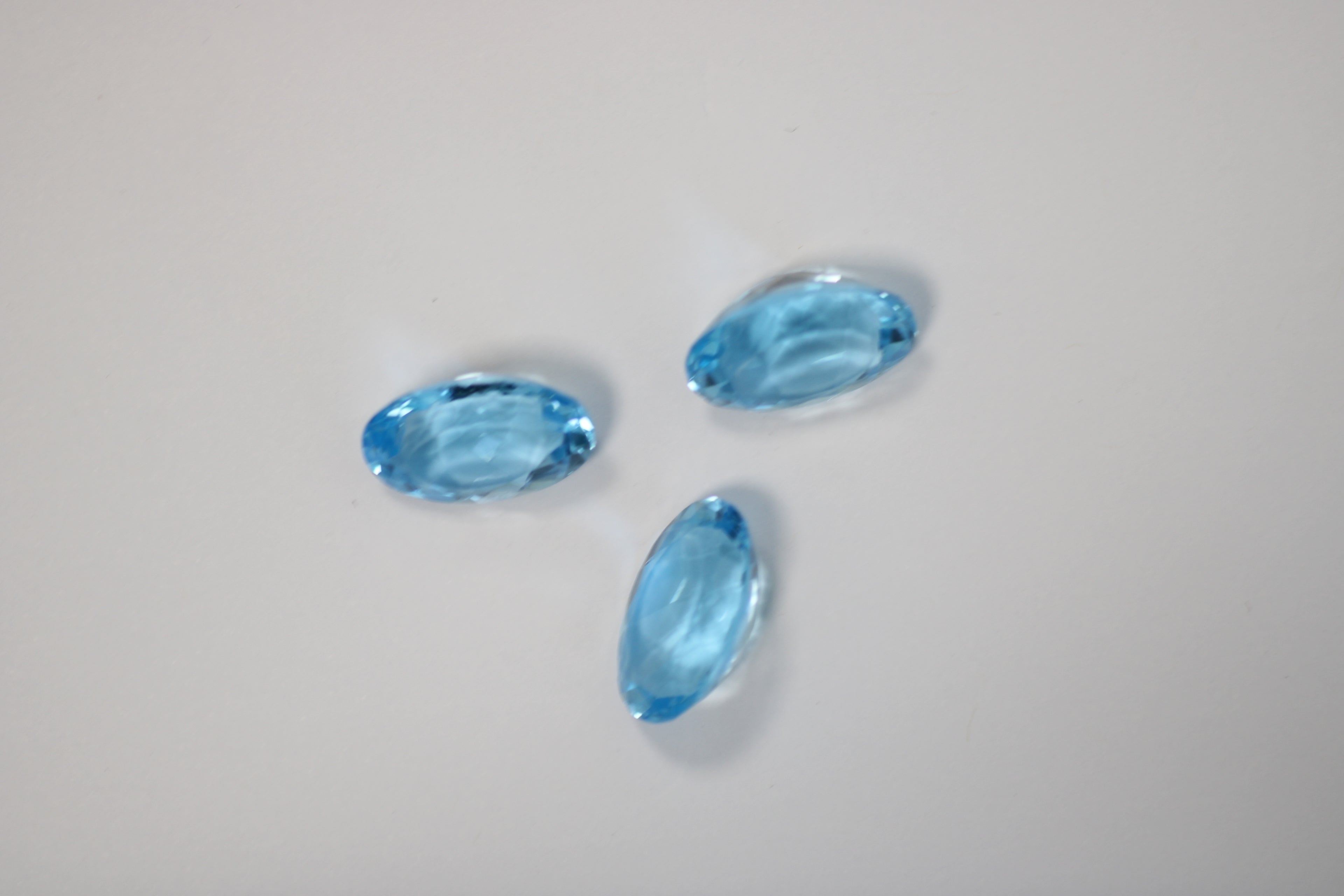 Topázios Ovais Azul Suisse 13 x 18 mm – Lote de 3 Unidades (45,10 ct)