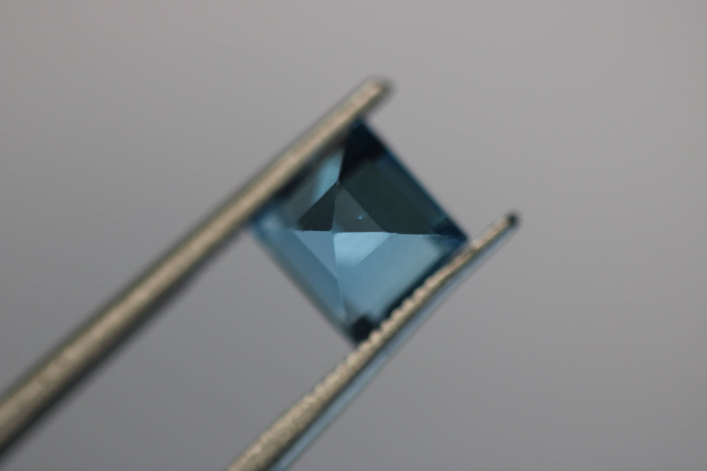Topázios Quadrados Azul Suisse 7 mm – Lote de 2 Unidades (4,36 ct)
