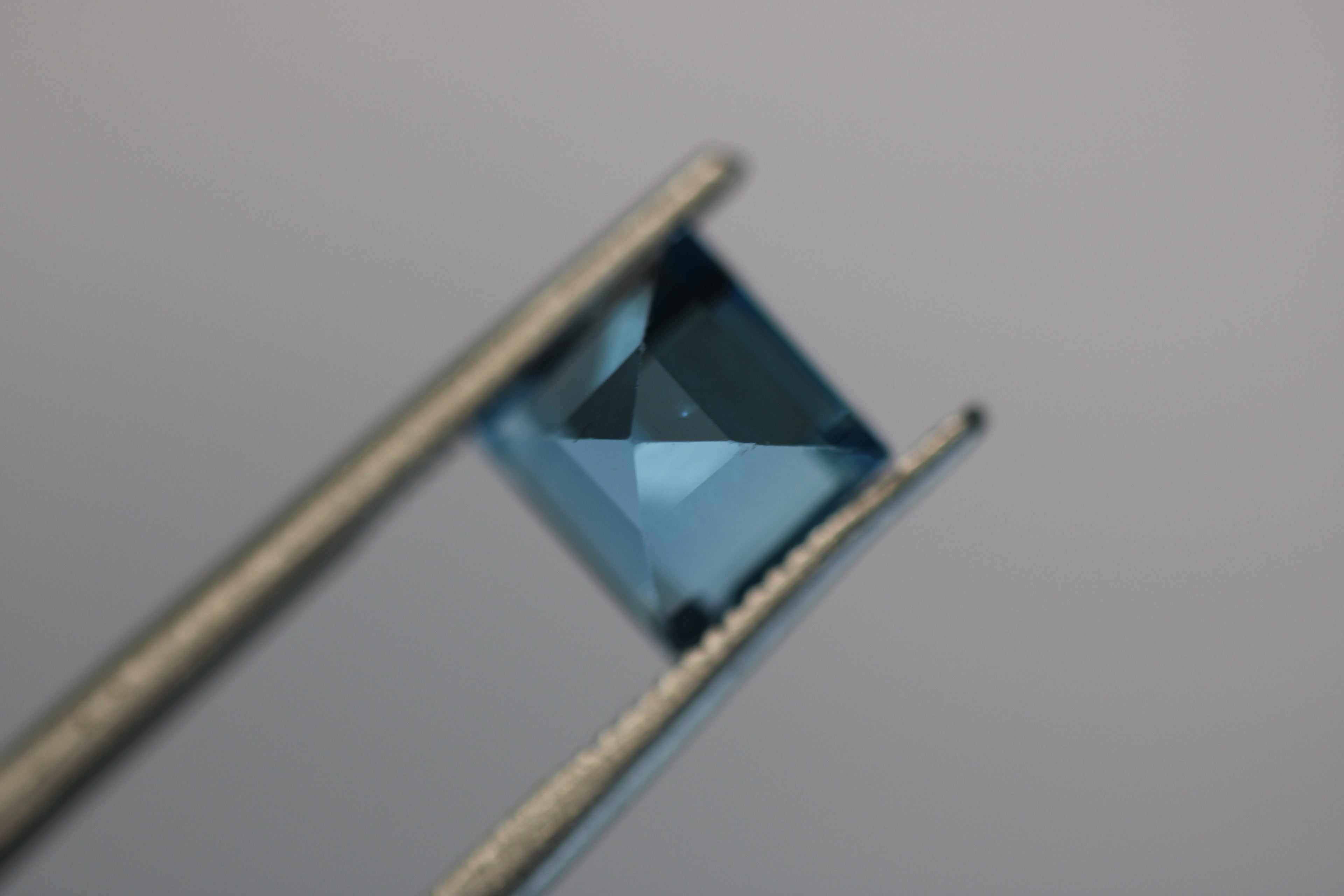 Topázios Quadrados Azul Suisse 7 mm – Lote de 2 Unidades (4,36 ct)