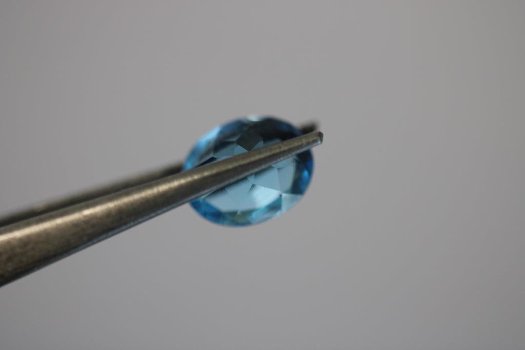 Topázios Ovais Azul Suisse 8 x 10 mm – Lote de 7 Unidades (22,34 ct)