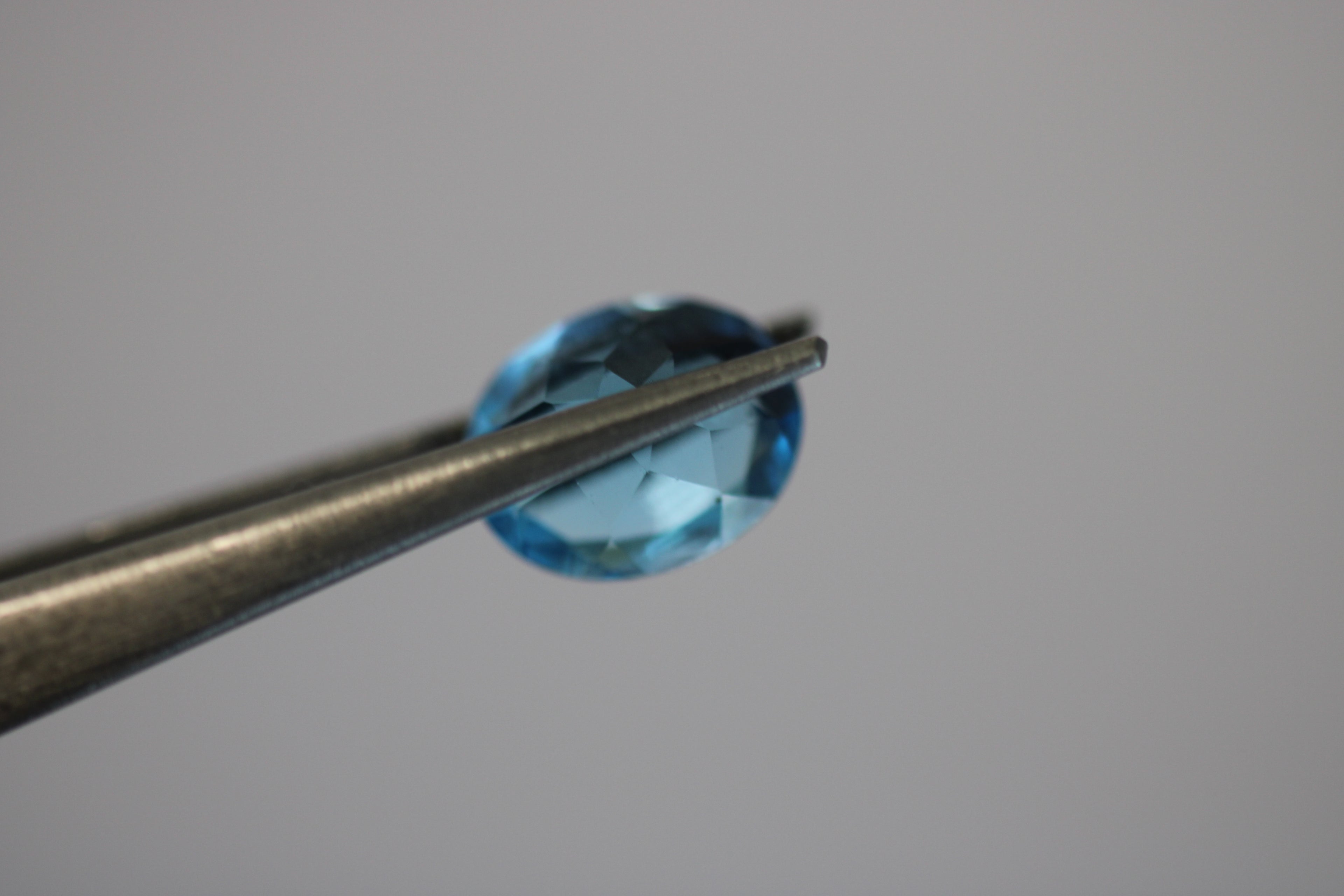 Topázios Ovais Azul Suisse 8 x 10 mm – Lote de 7 Unidades (22,34 ct)