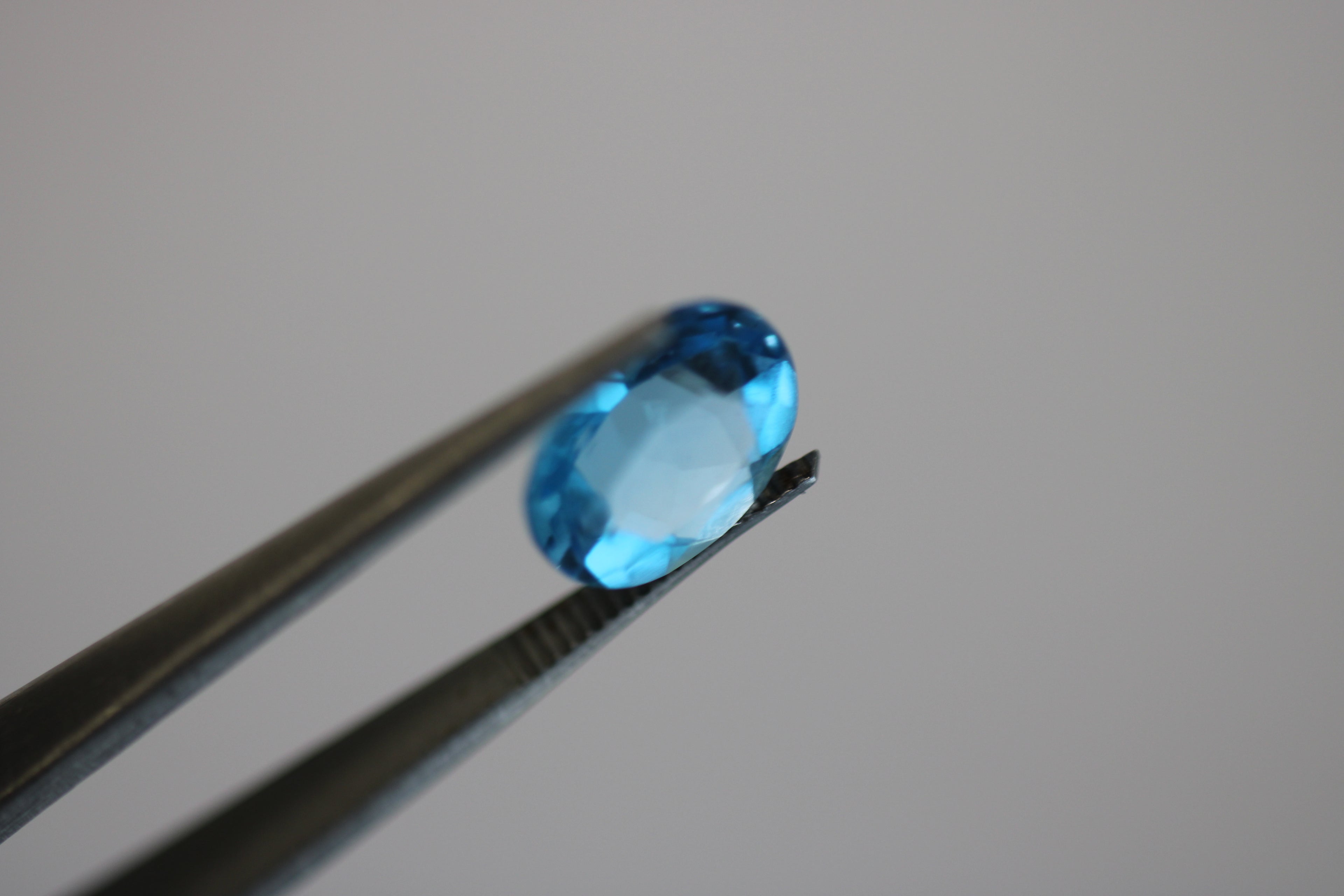 Topázios Ovais Azul Suisse 8 x 10 mm – Lote de 7 Unidades (22,34 ct)
