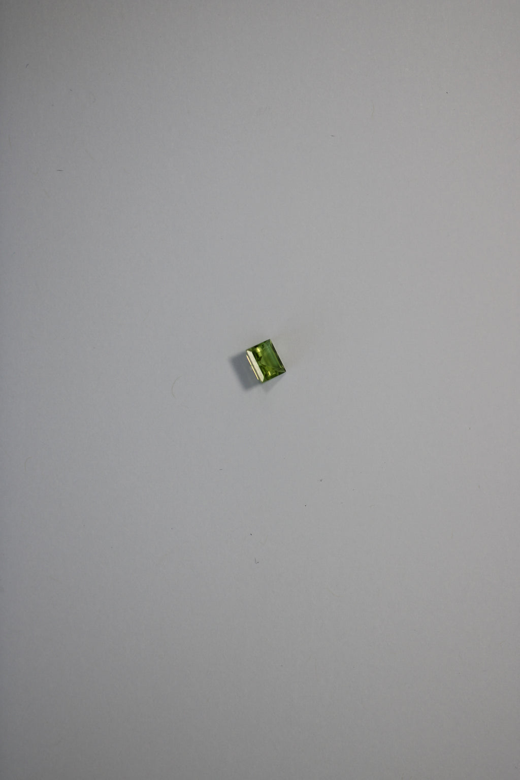 Peridoto Quadrado Verde – 1 Unidade (0,66 ct)