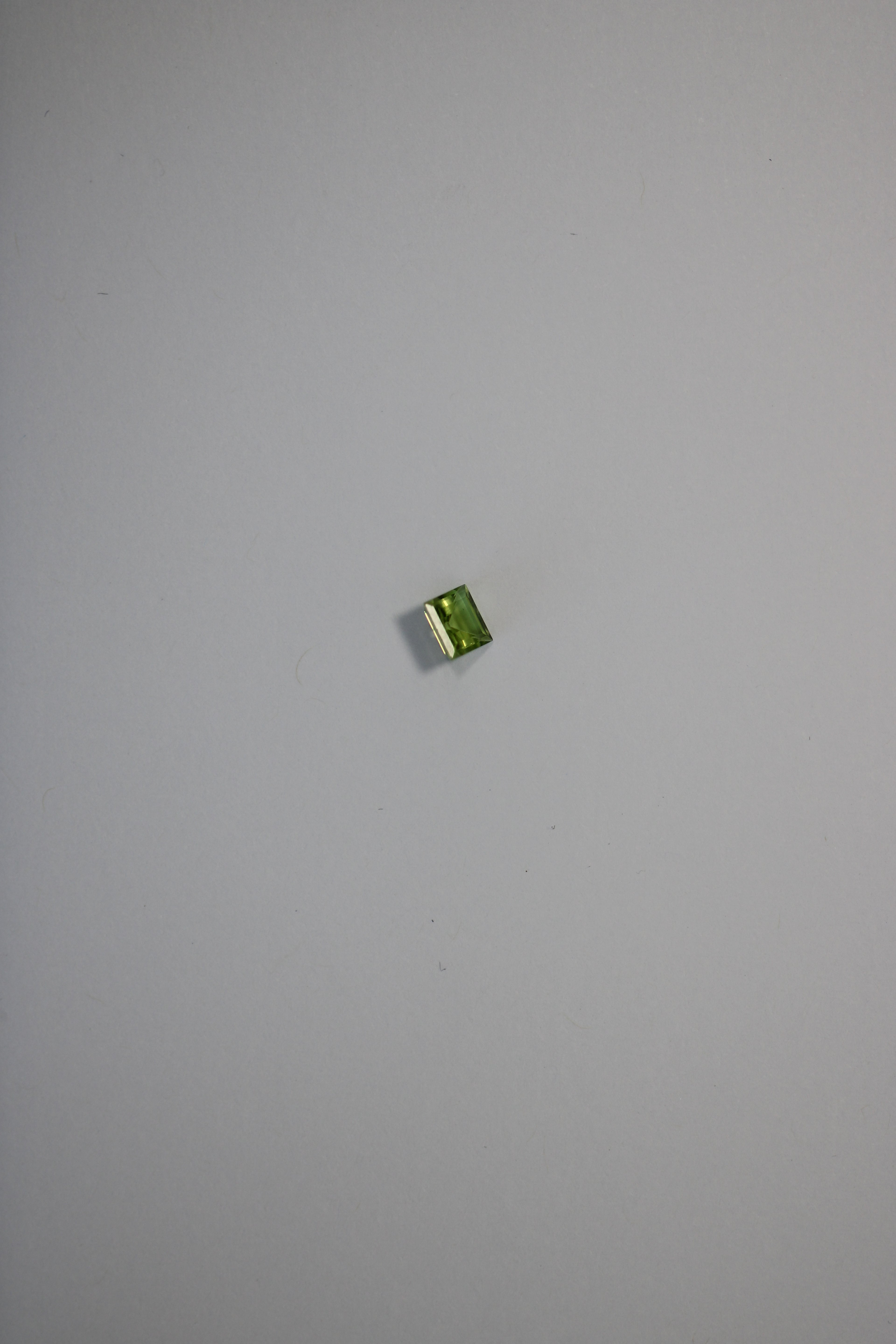 Peridoto Quadrado Verde – 1 Unidade (0,66 ct)