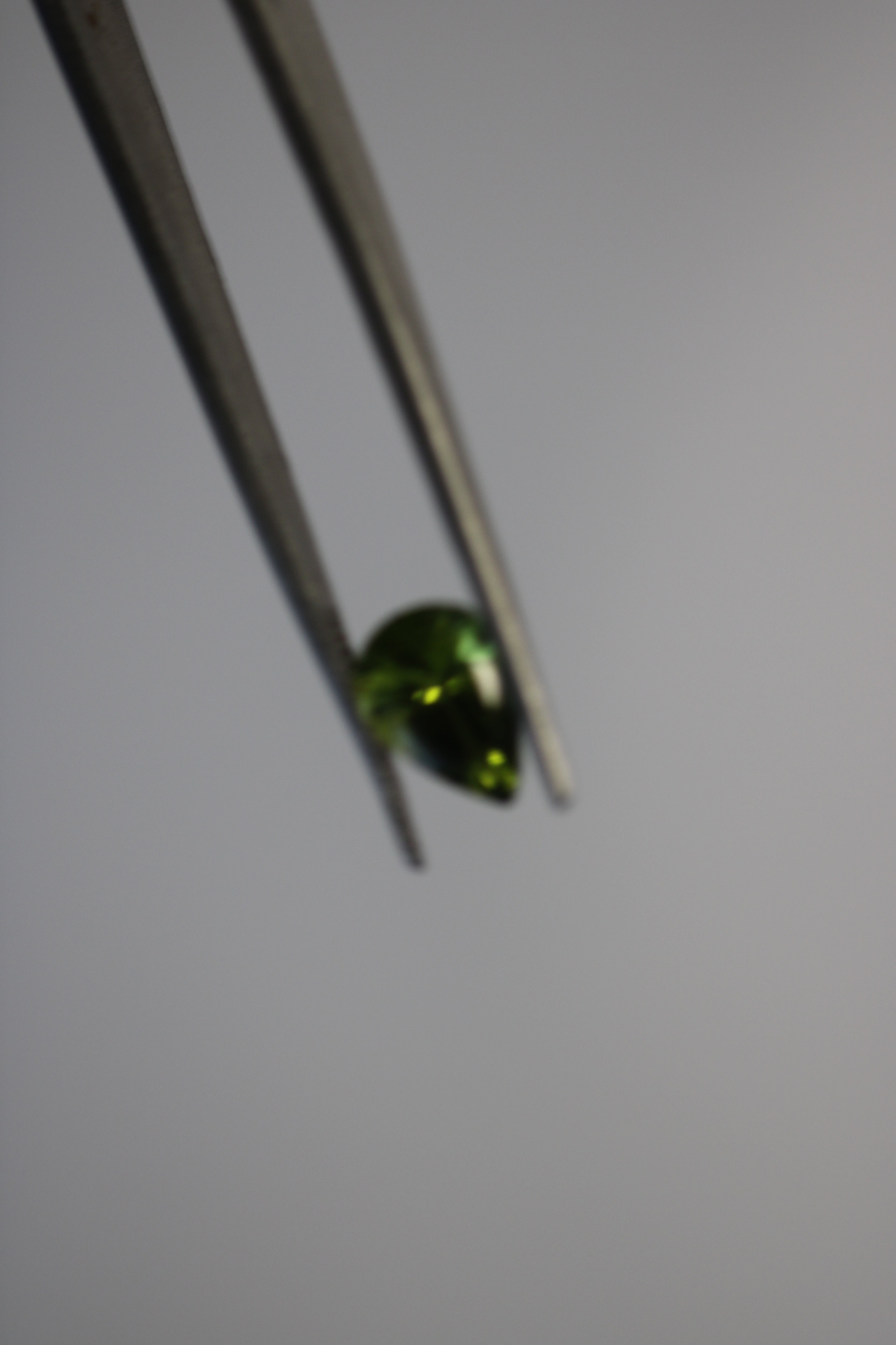 Peridoto Gota Verde – 1 Unidade (1,97 ct)