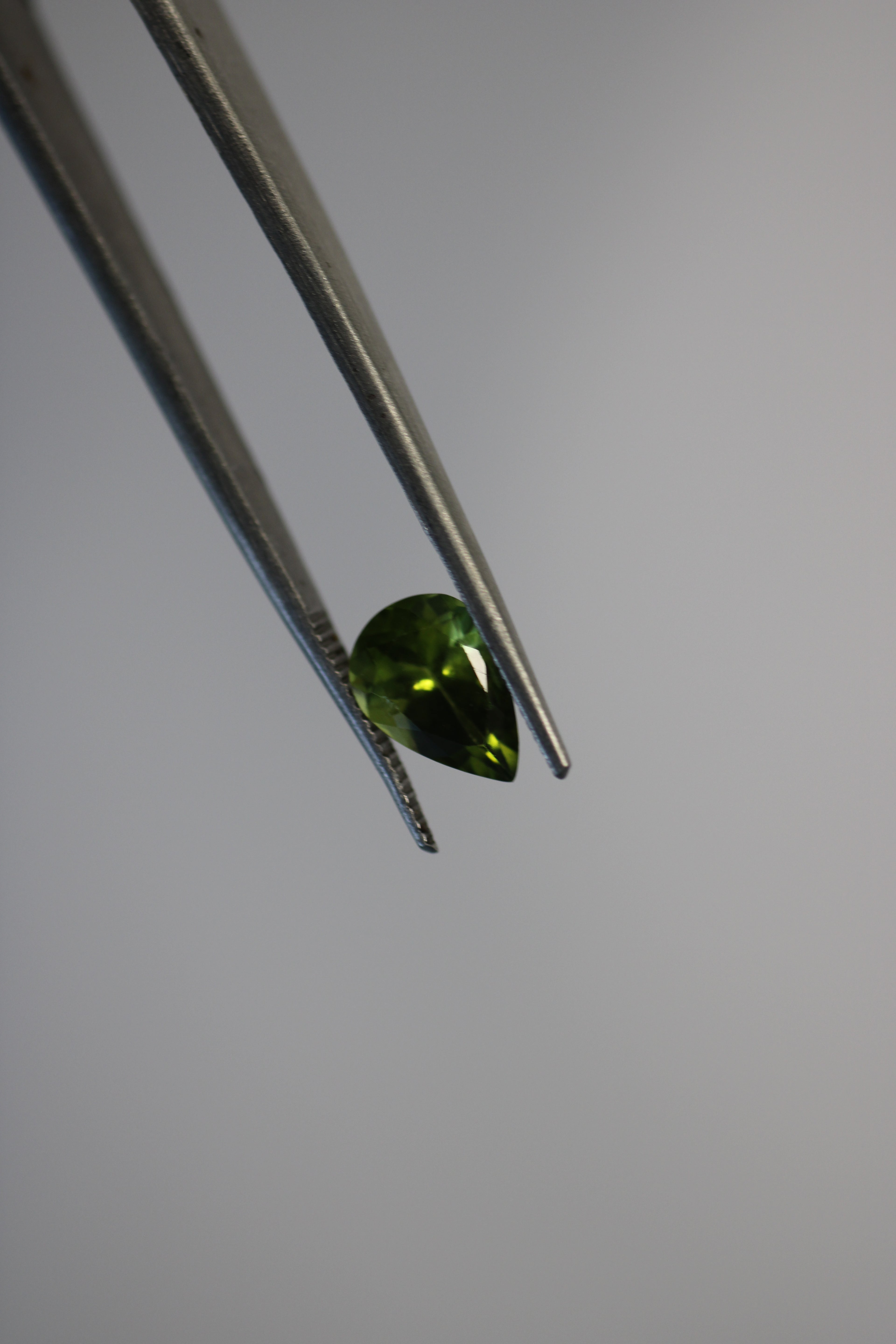 Peridoto Gota Verde – 1 Unidade (1,97 ct)