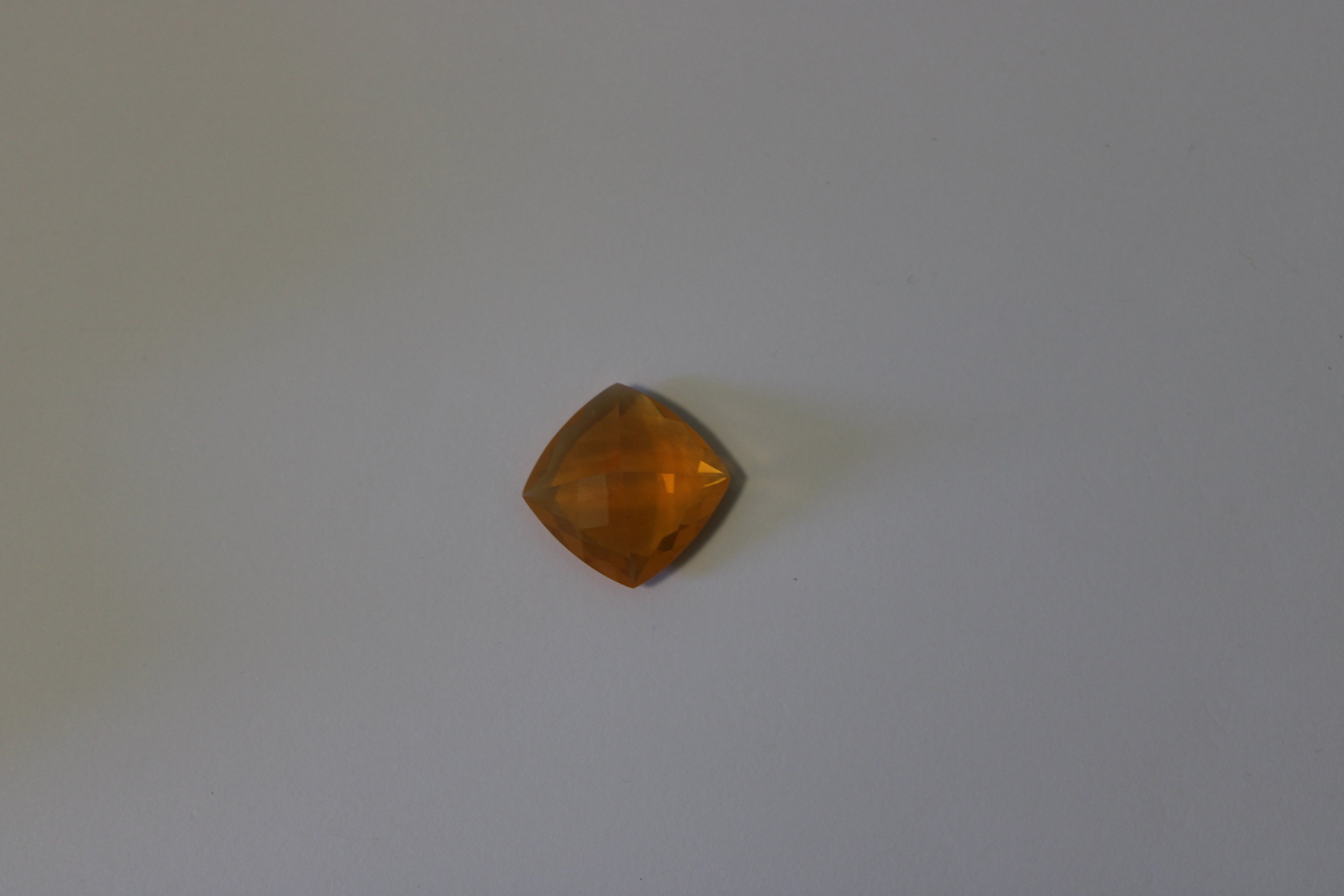 Opala de Fogo Trillion – 1 Unidade (8,90 ct)