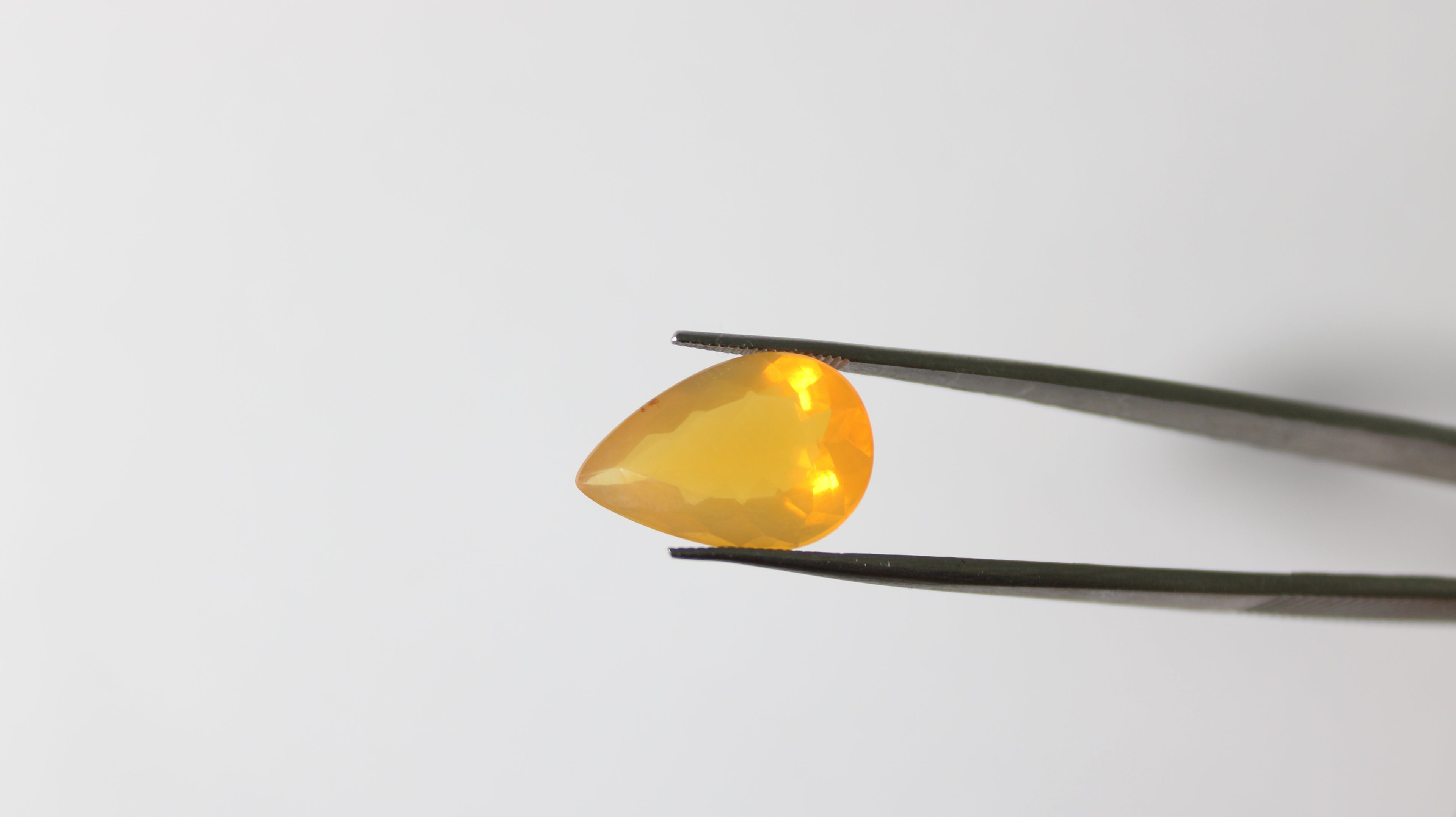 Opala de Fogo Gota – 1 Unidade (7,93 ct)