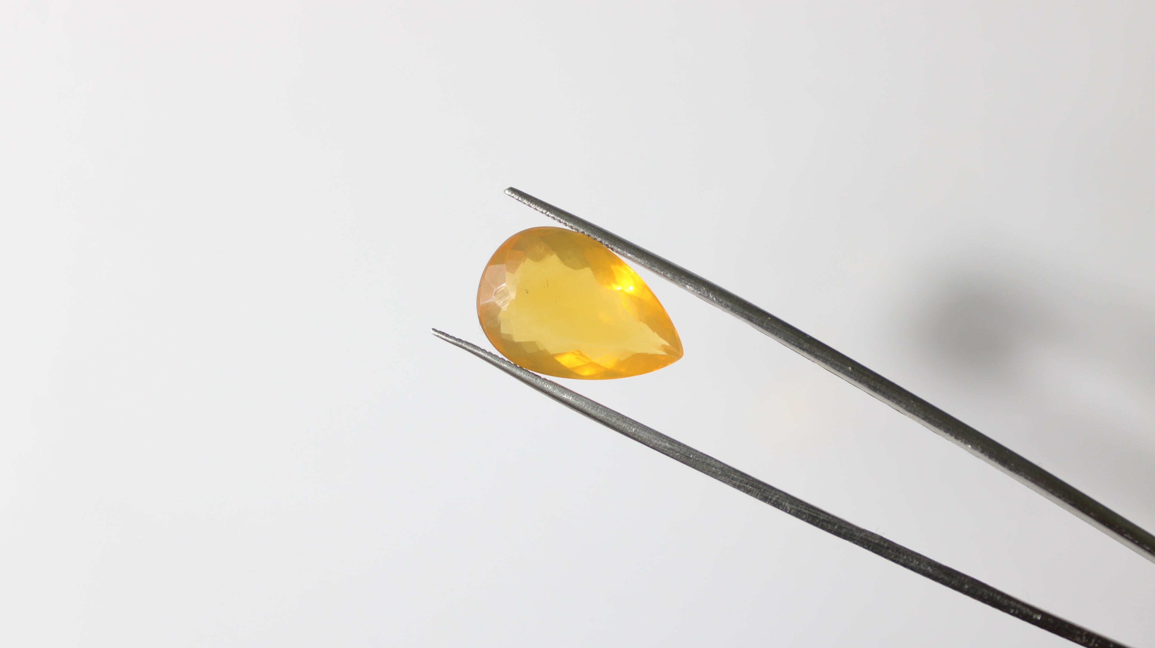 Opala de Fogo Gota – 1 Unidade (10,45 ct)
