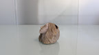 Escultura de Rosto Feminino em Canga de Esmeralda – Obra Artesanal em Pedra Natural