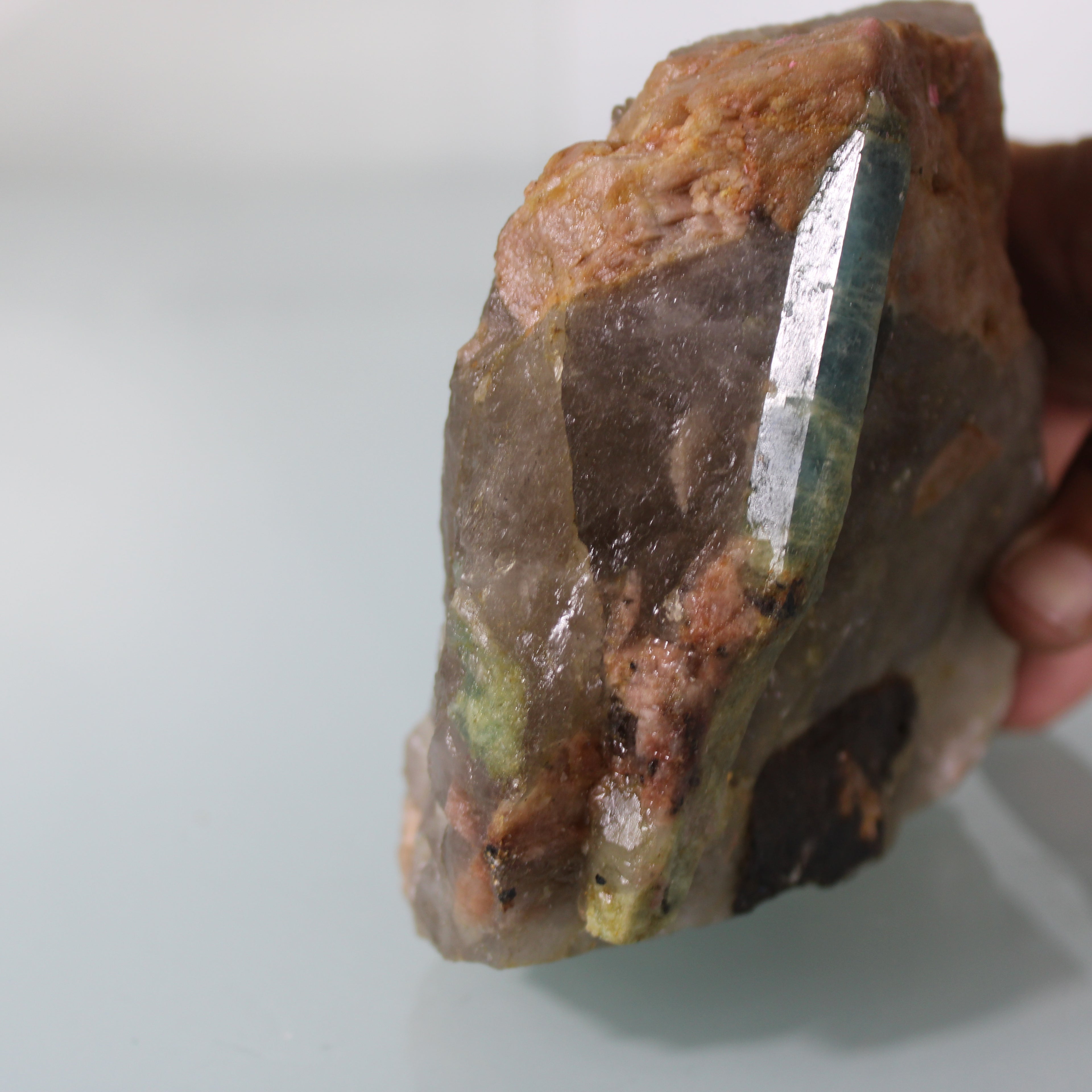 Bloco Mineral com Água-Marinha - Cristalizações Visíveis em Matriz