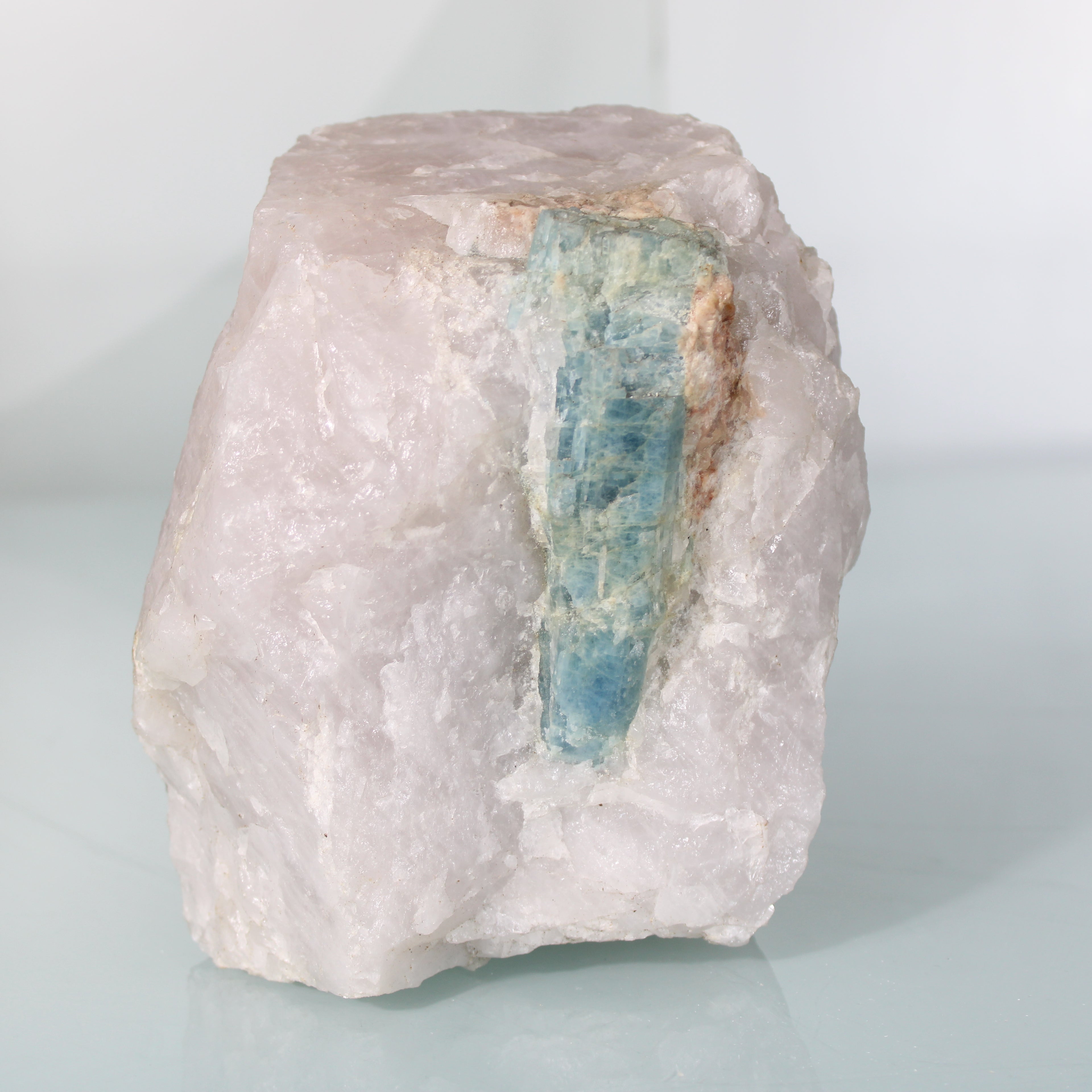 Bloco de Quartzo com Cristal de Água-Marinha – Veio Longitudinal Natural