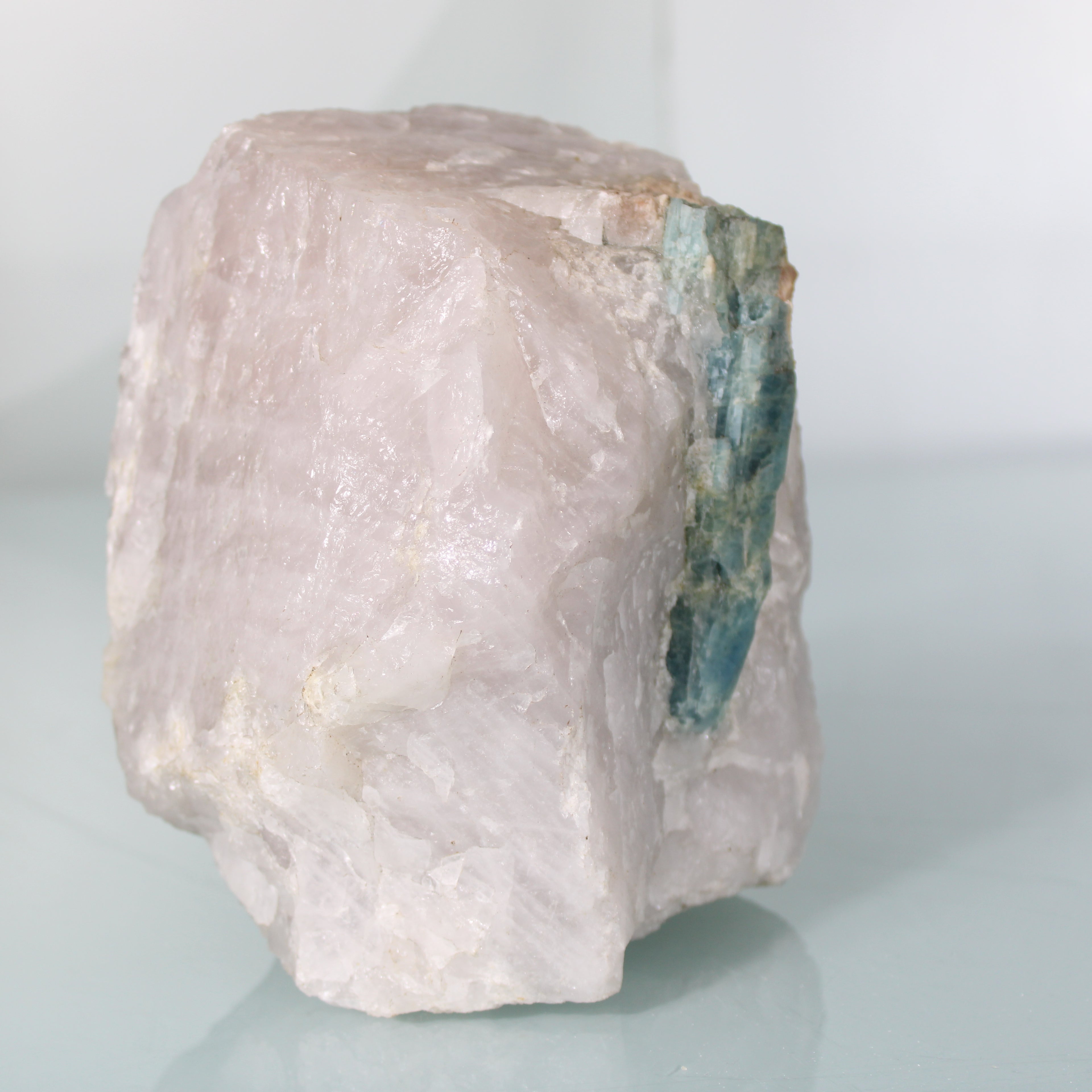 Bloco de Quartzo com Cristal de Água-Marinha – Veio Longitudinal Natural