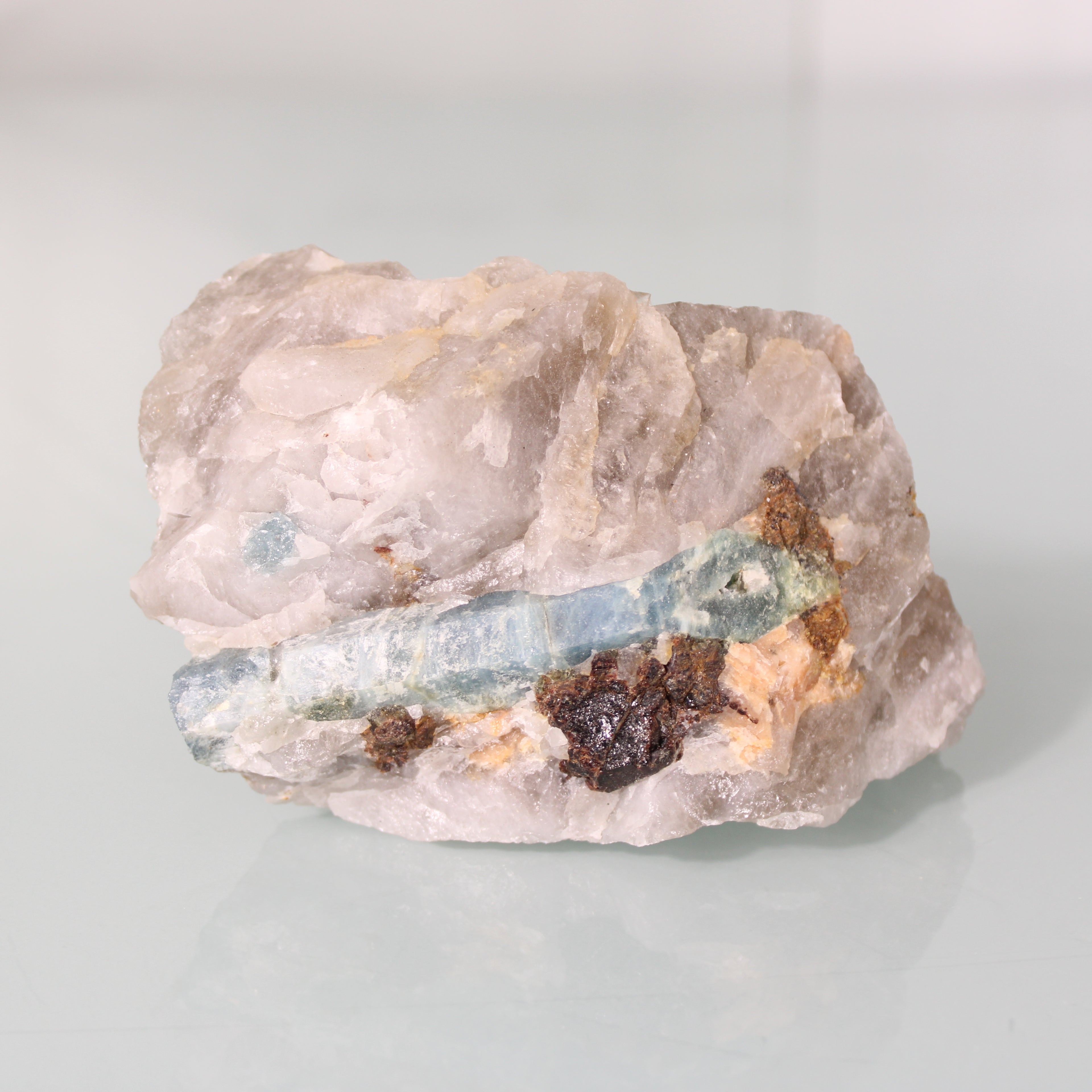 Cristal de Água-Marinha – Tesouro Cristalino em Estado Bruto