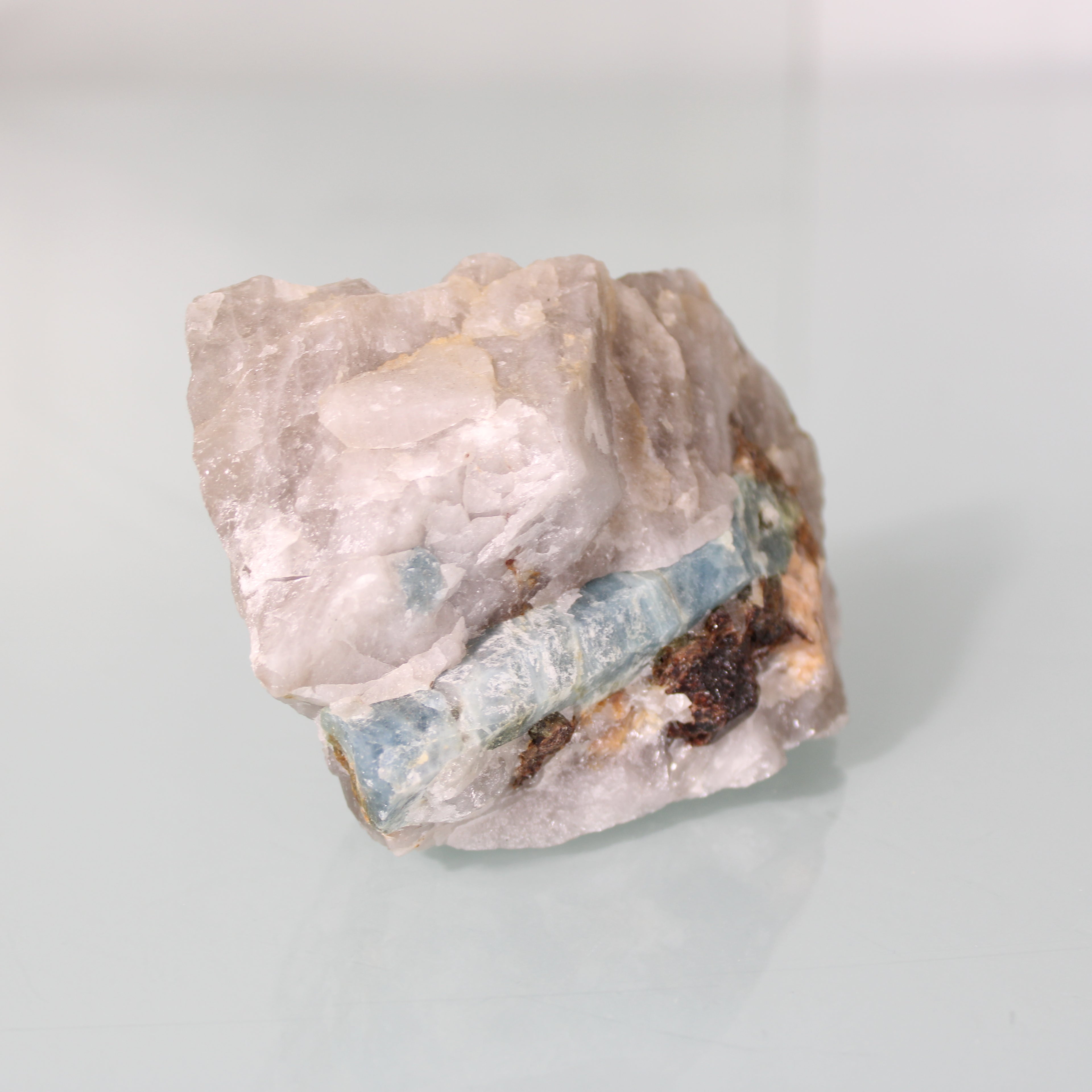 Cristal de Água-Marinha – Tesouro Cristalino em Estado Bruto