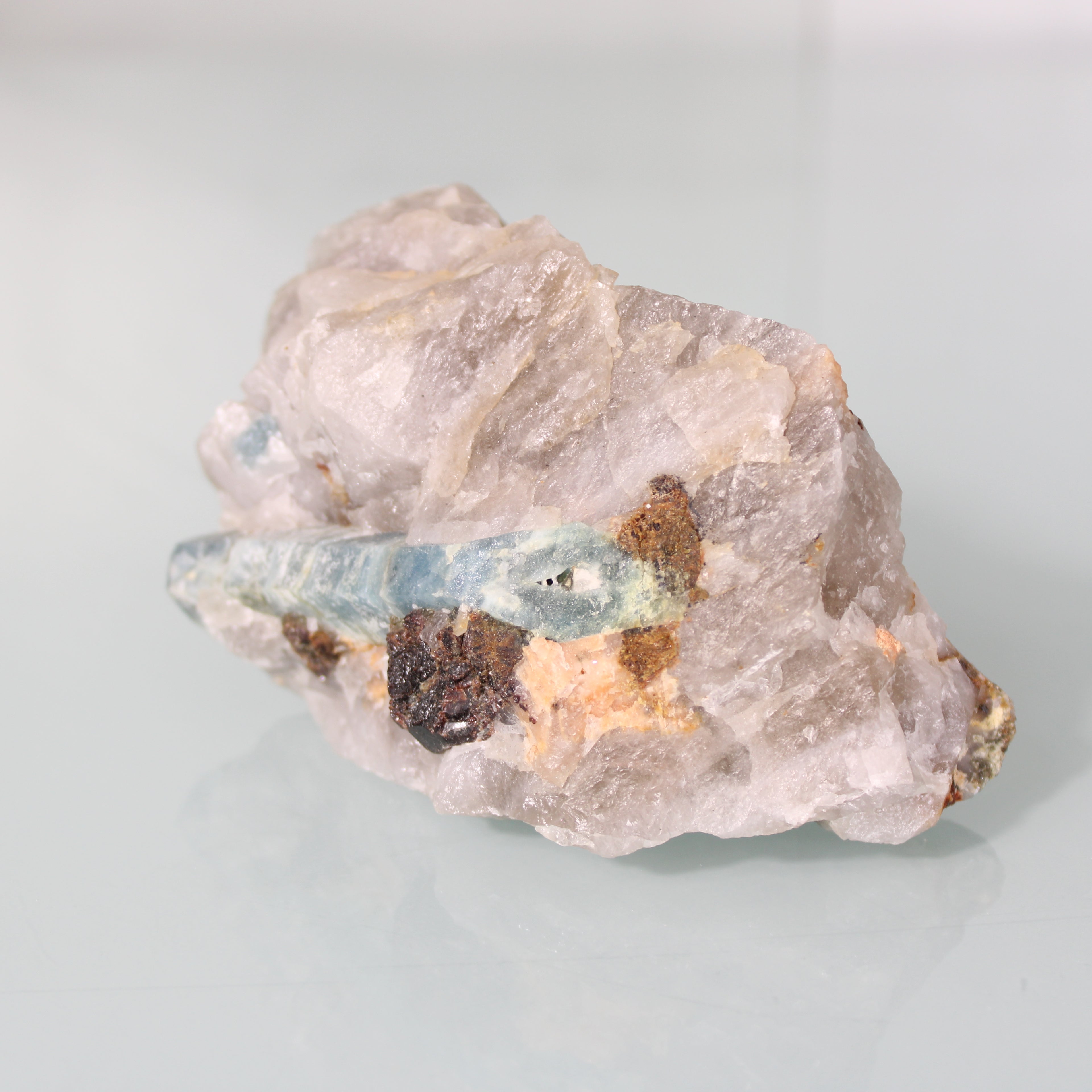 Cristal de Água-Marinha – Tesouro Cristalino em Estado Bruto