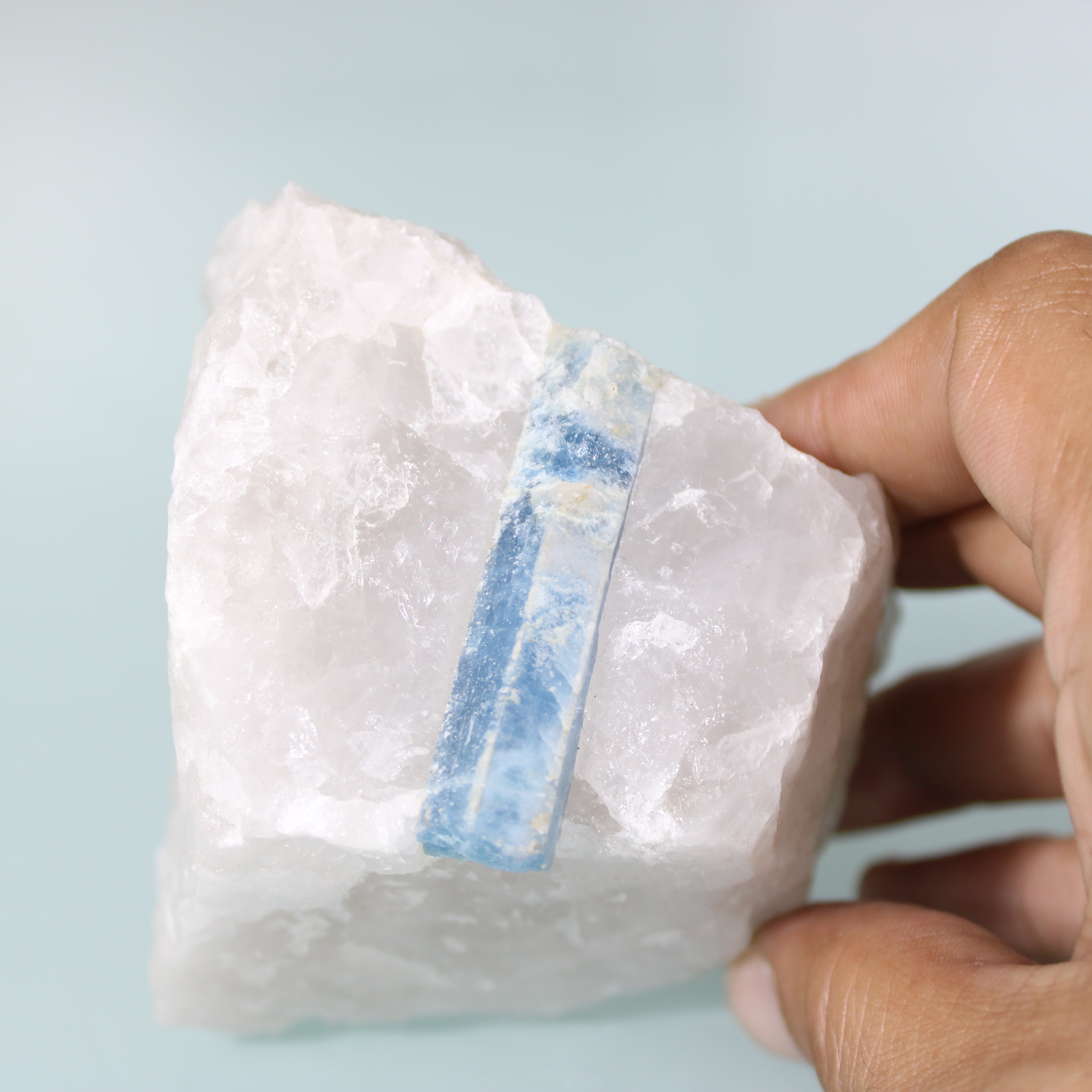 Aquamarine Block – Crystalline Elegance in the Quartz Matrix