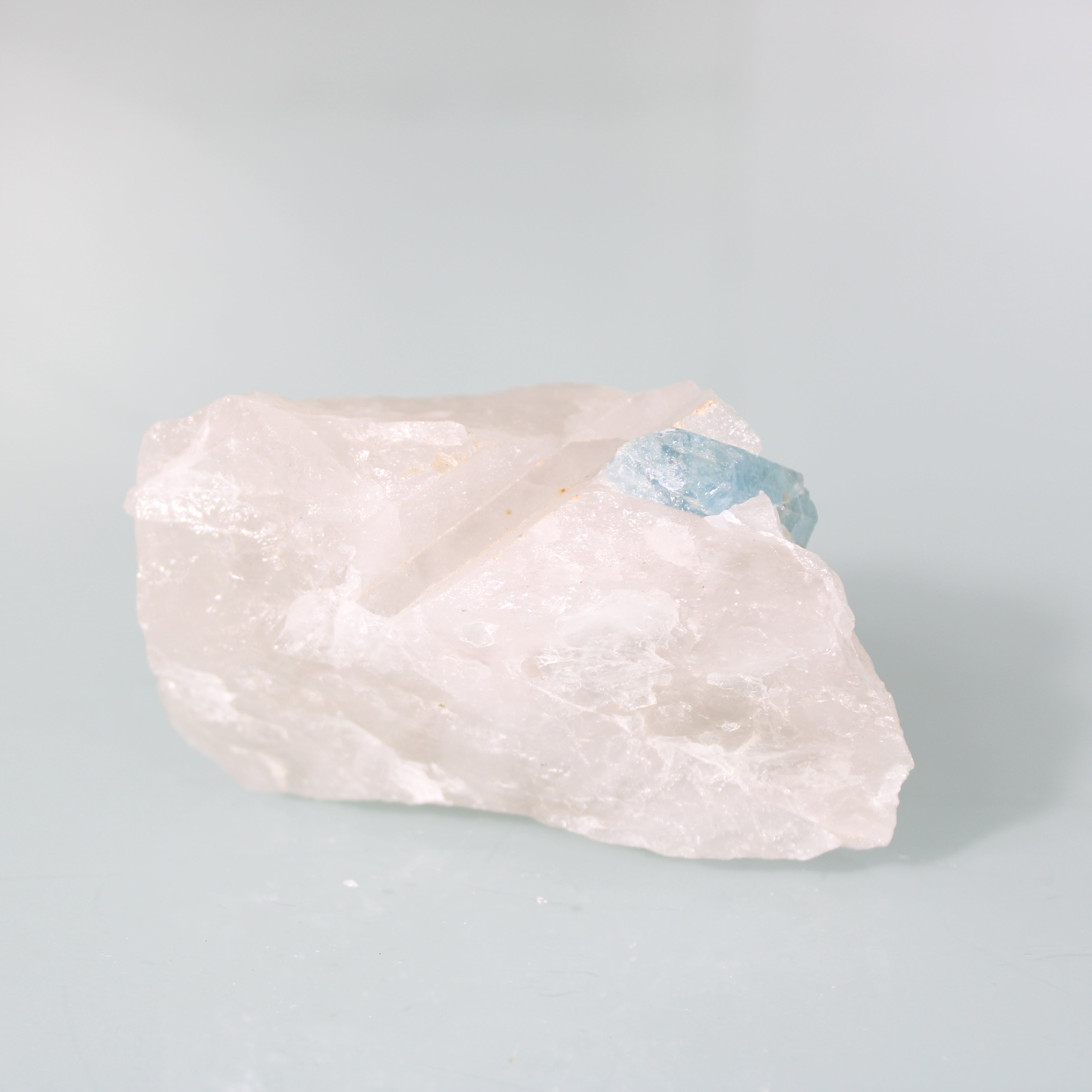 Cristal de Água-Marinha – Delicadeza Cristalina em Quartzo Natural