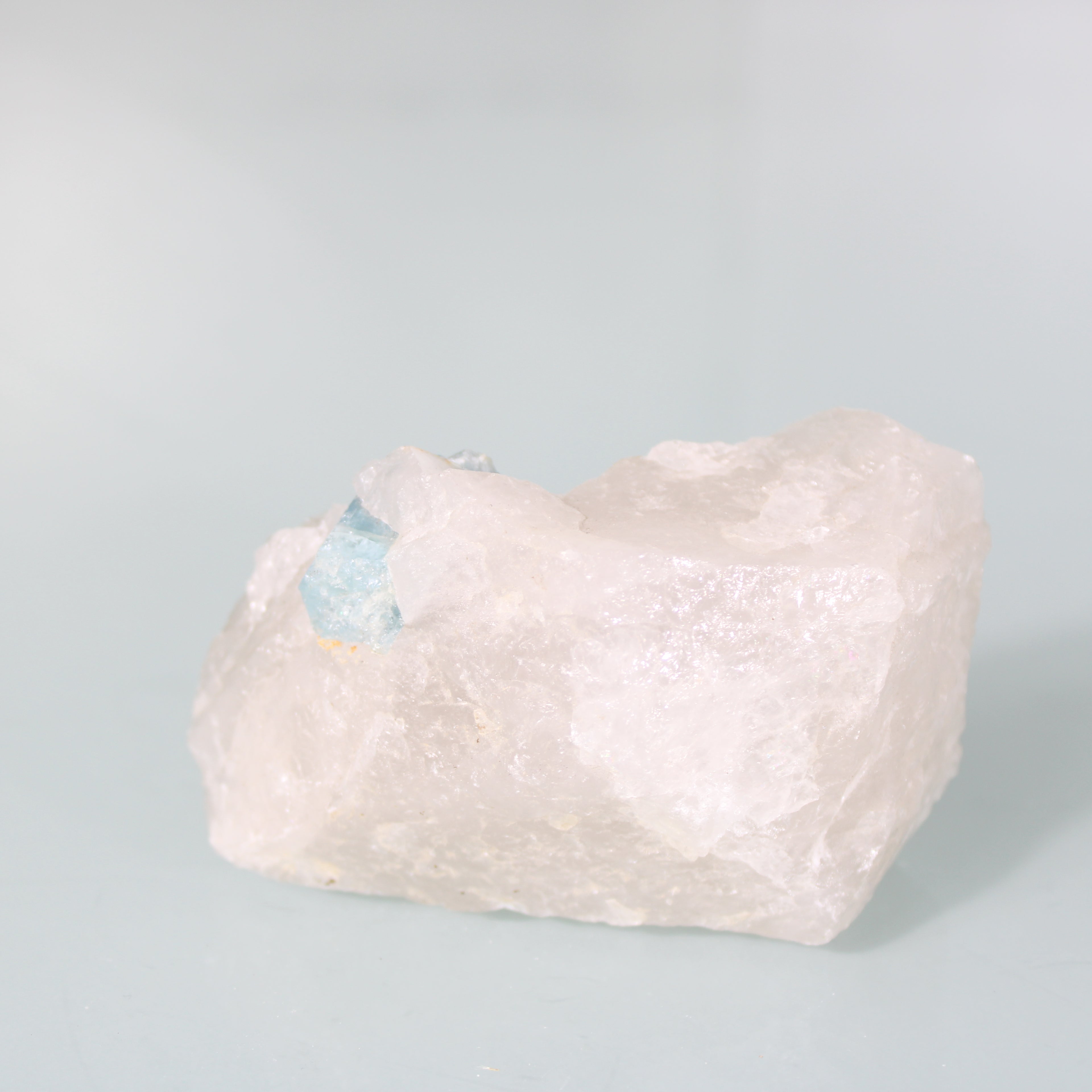 Cristal de Água-Marinha – Delicadeza Cristalina em Quartzo Natural