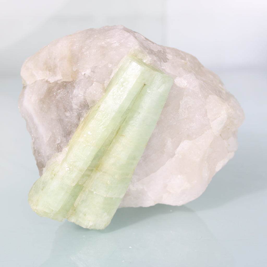 Mineral Block with Light Green Aquamarine – Soft Purity in Prismatic Structure