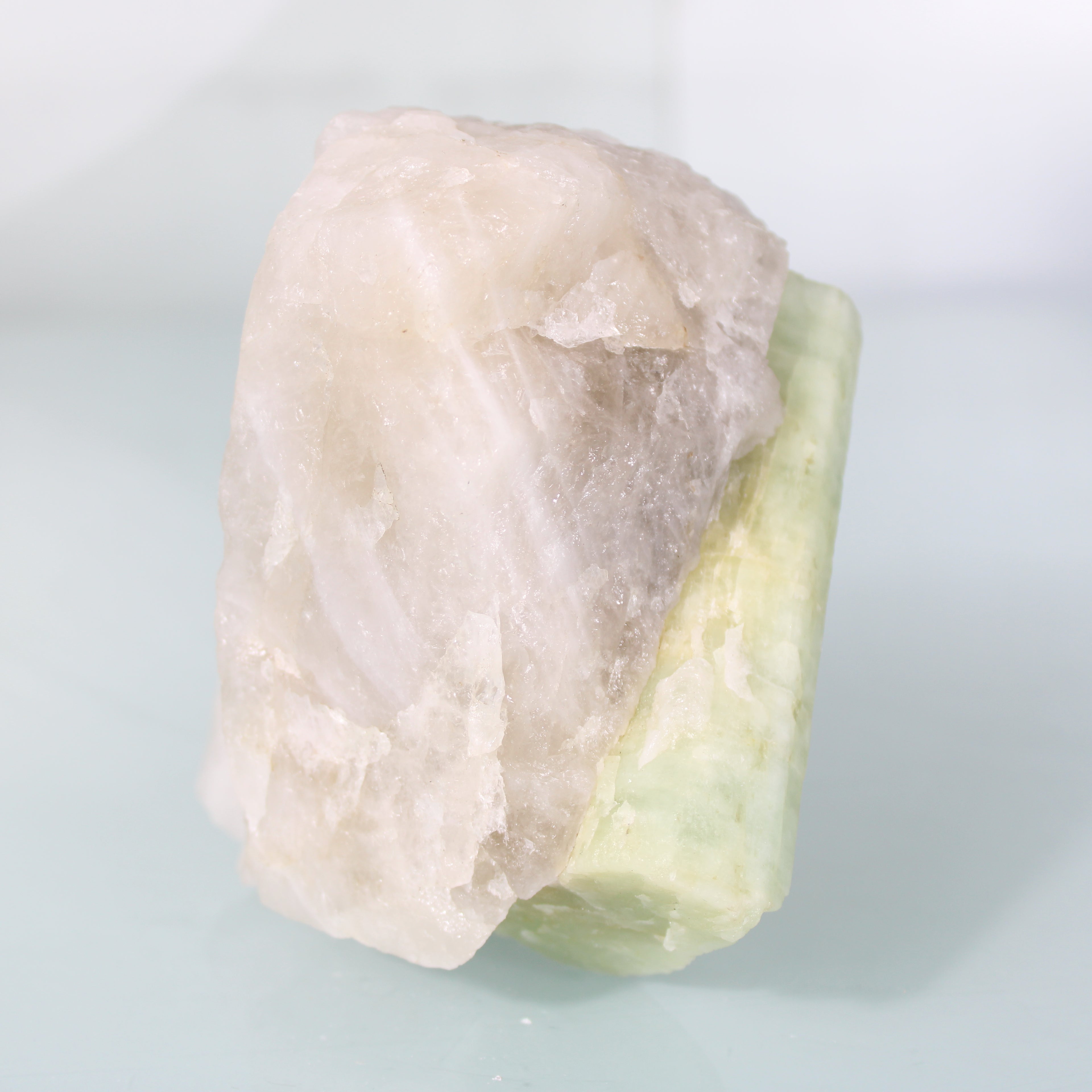 Mineral Block with Light Green Aquamarine – Soft Purity in Prismatic Structure
