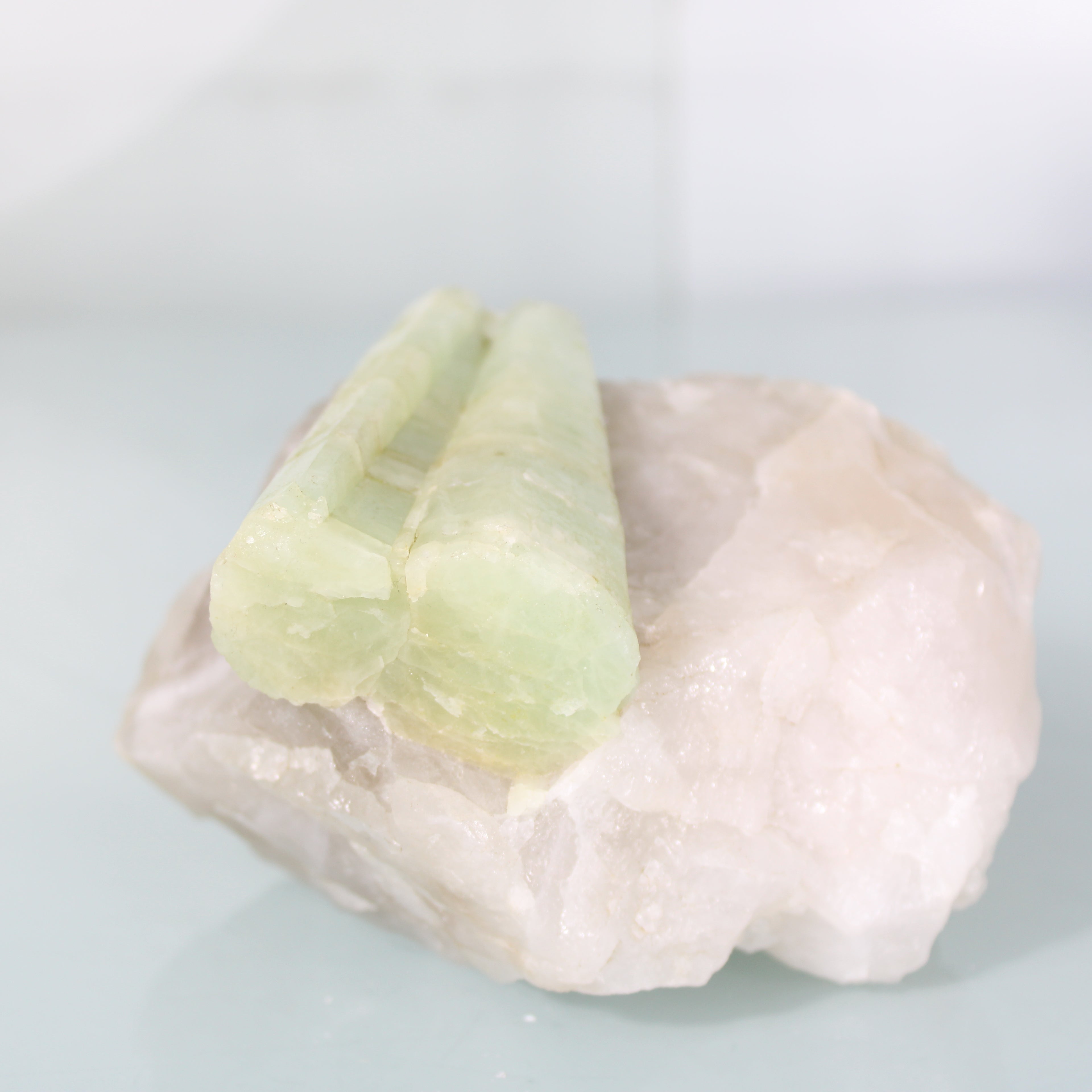 Mineral Block with Light Green Aquamarine – Soft Purity in Prismatic Structure