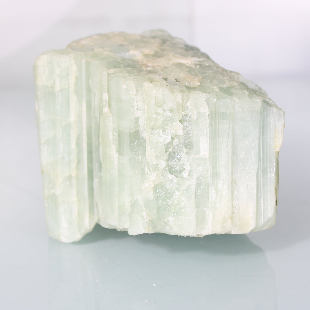 Bloco Mineral de Água-Marinha – Estrutura Maciça com Potencial Lapidável