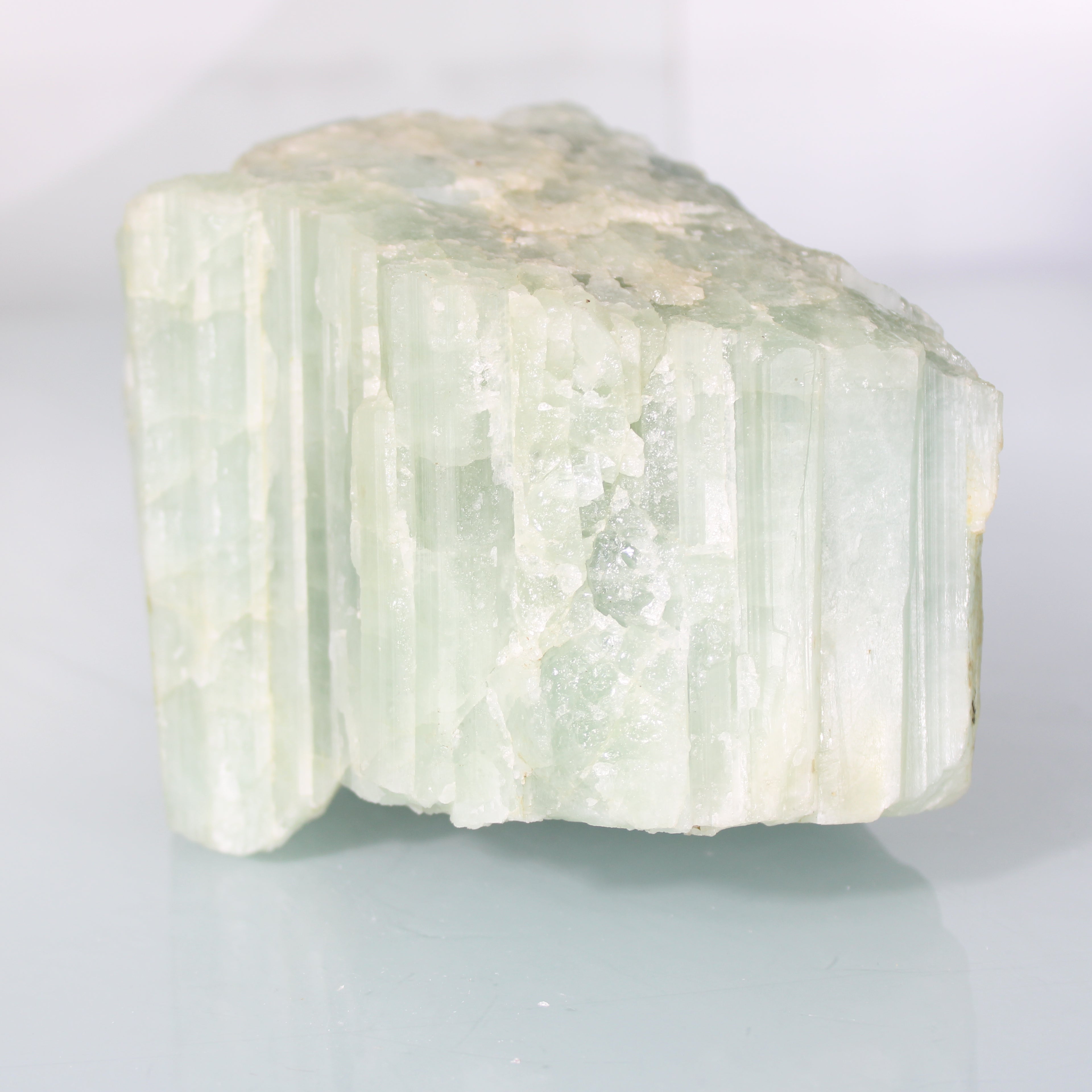 Bloco Mineral de Água-Marinha – Estrutura Maciça com Potencial Lapidável
