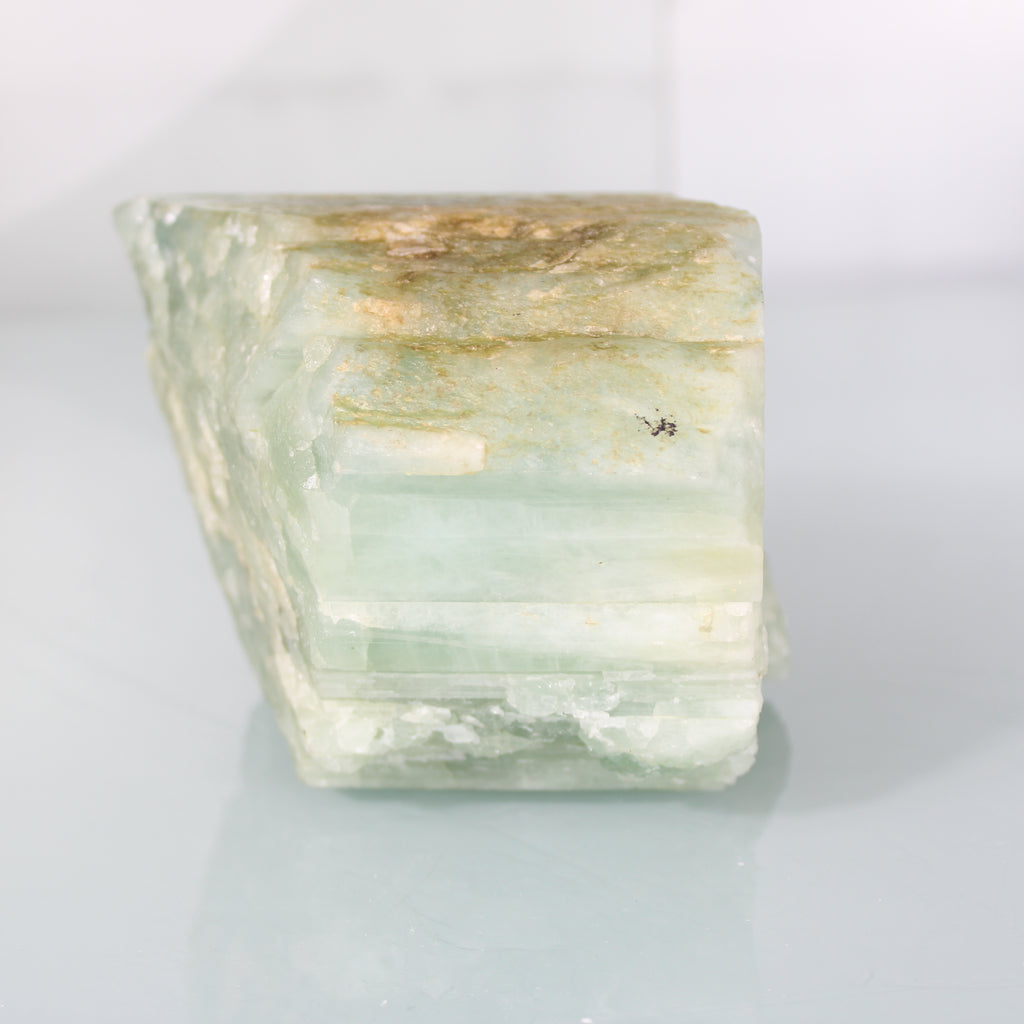 Bloco Mineral de Água-Marinha – Estrutura Maciça com Potencial Lapidável