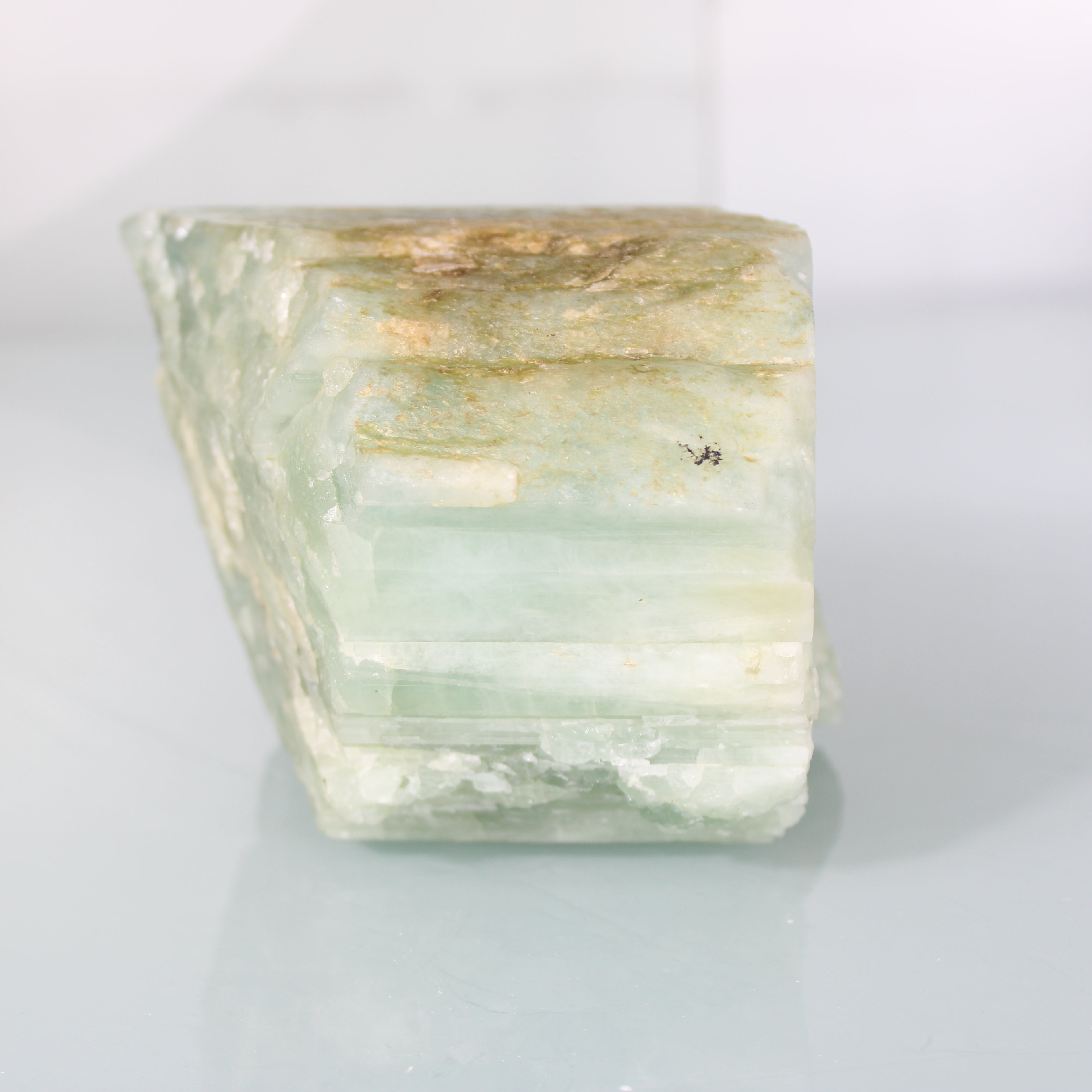Bloco Mineral de Água-Marinha – Estrutura Maciça com Potencial Lapidável