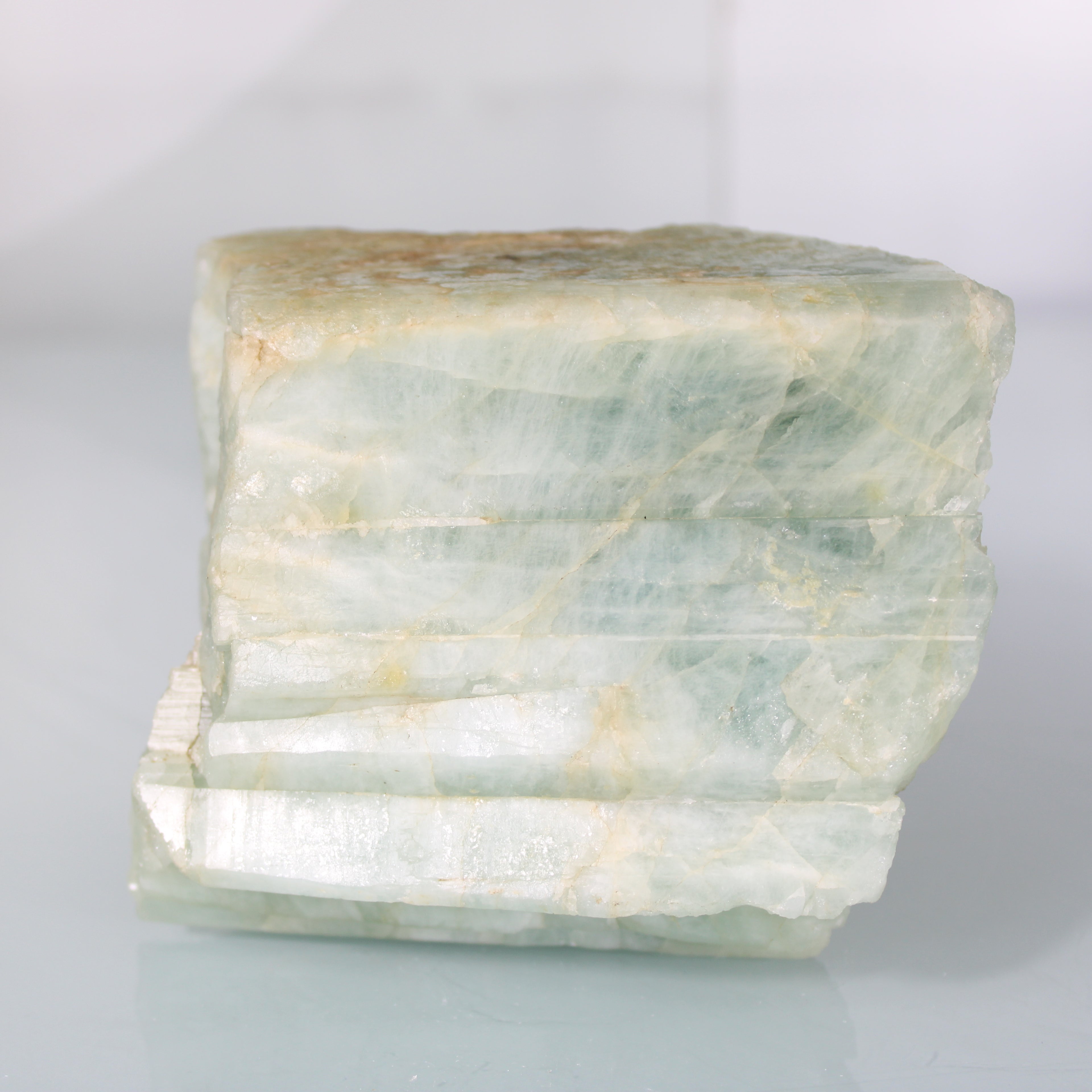 Bloco Mineral de Água-Marinha – Estrutura Maciça com Potencial Lapidável