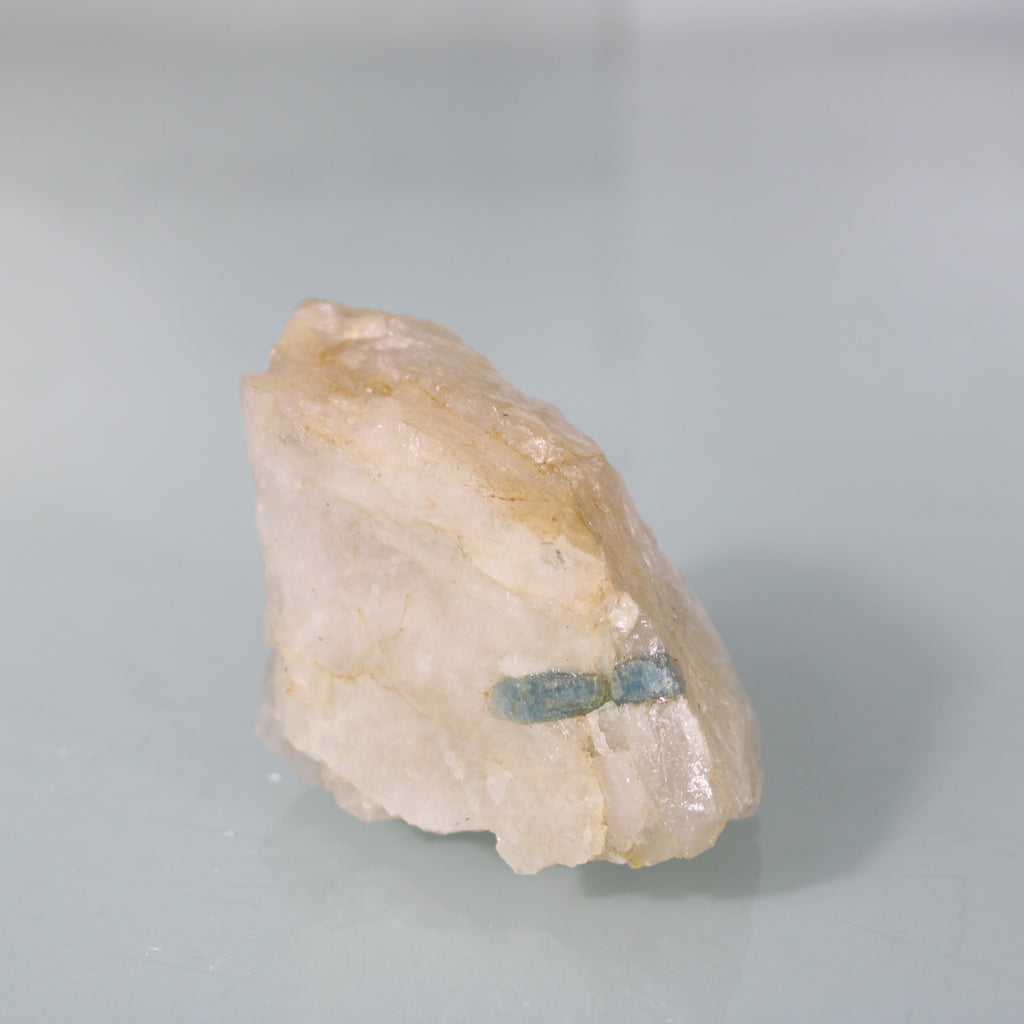 Aquamarine in the Matrix – Contrast and Natural Authenticity