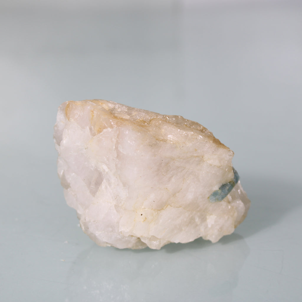 Aquamarine in the Matrix – Contrast and Natural Authenticity