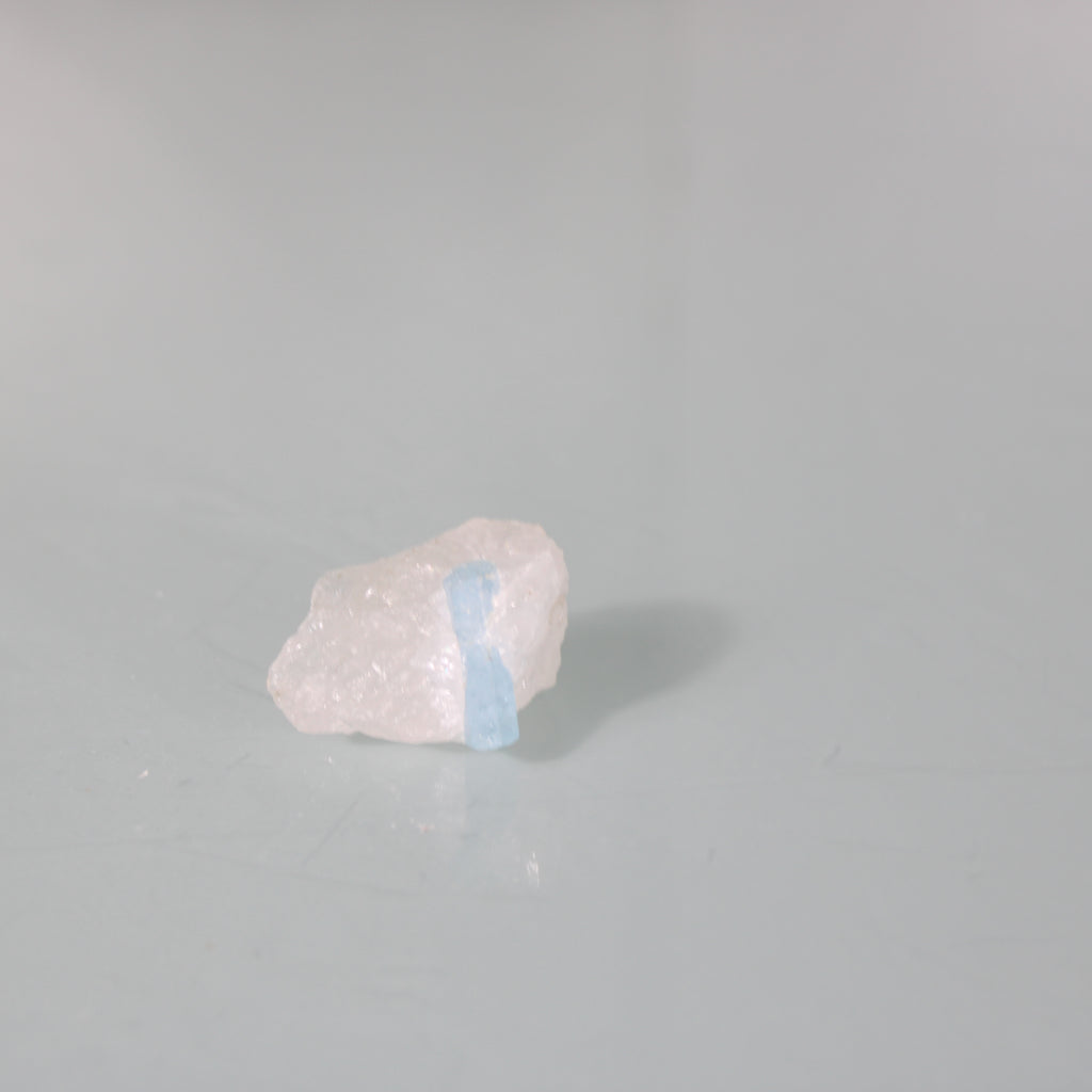 Água-Marinha em Quartzo – Cristal Prismático em Estado Natural