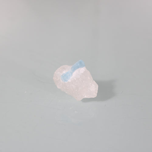 Água-Marinha em Quartzo – Cristal Prismático em Estado Natural