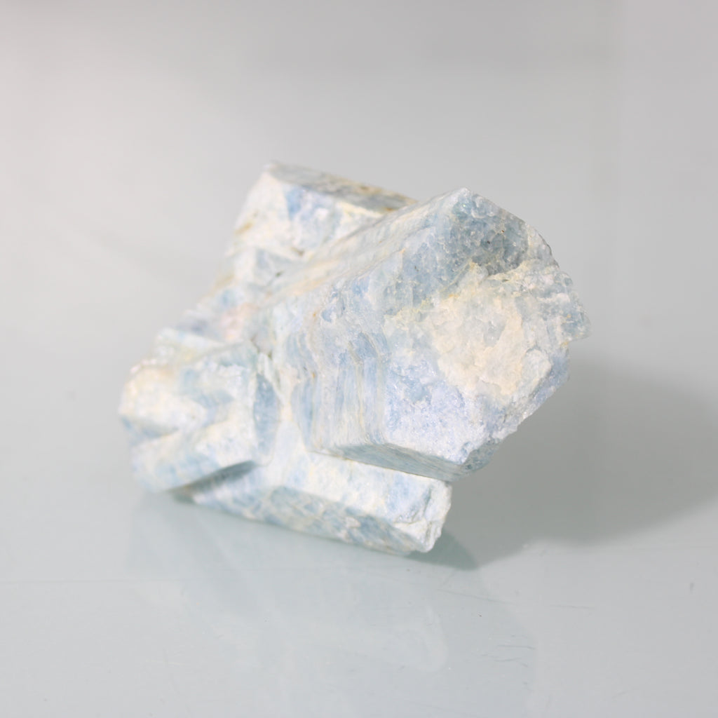 Bloco de Água-Marinha com Cristais Múltiplos – Geometria Mineral em Estado Bruto