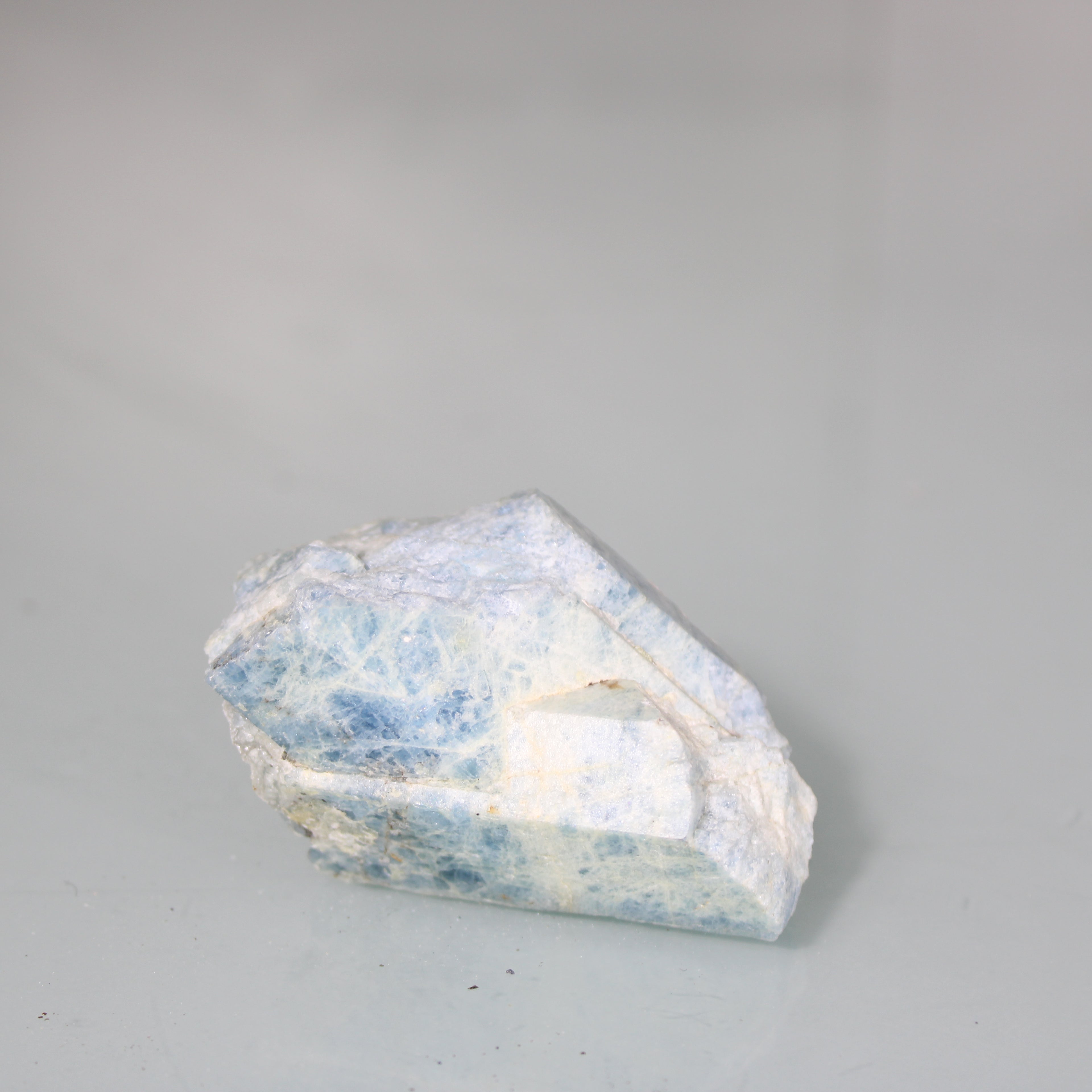 Aquamarine in the Matrix – Natural Formation in Initial State