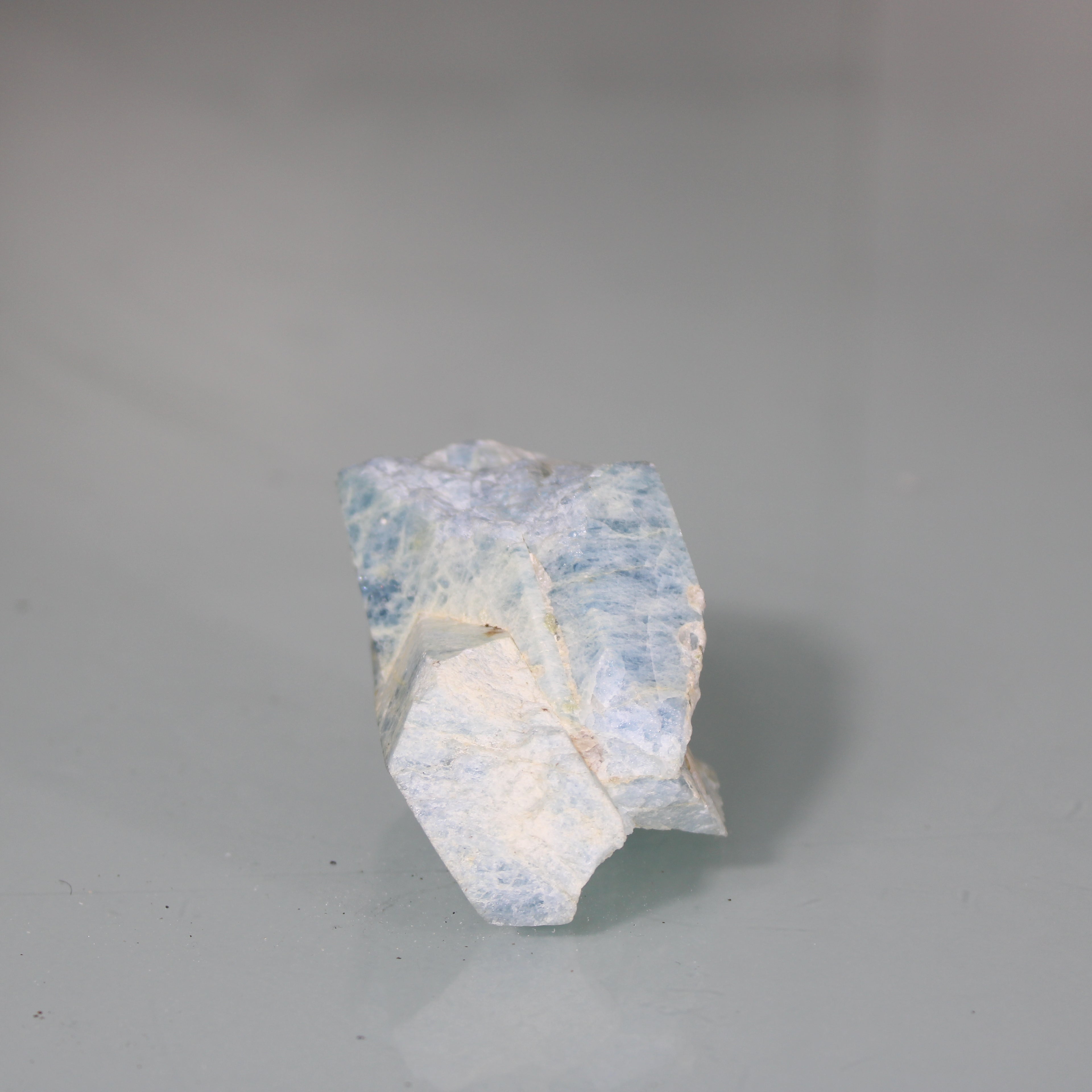 Aquamarine in the Matrix – Natural Formation in Initial State